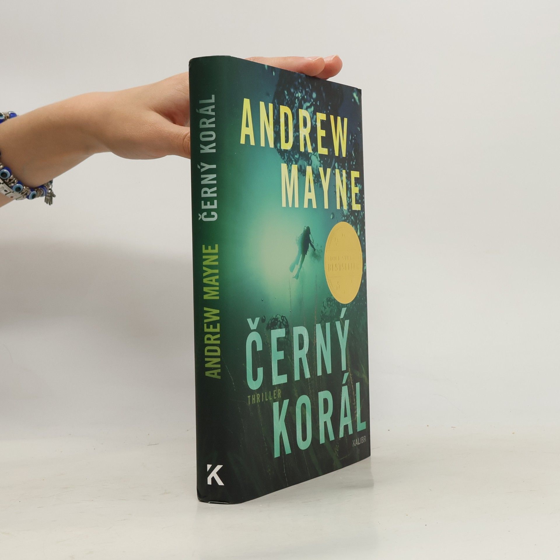 Andrew Mayne Černý korál