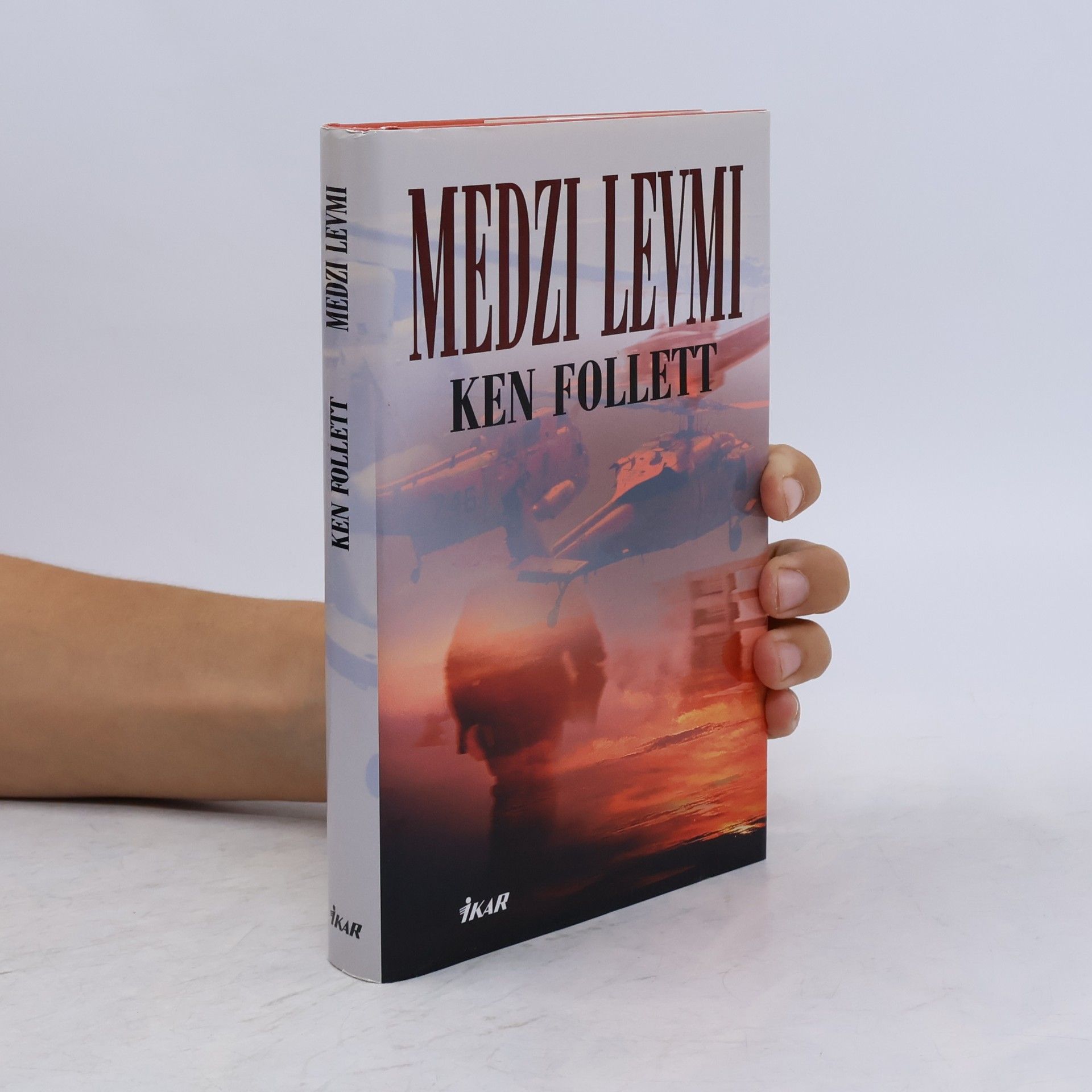 Ken Follett Medzi levmi
