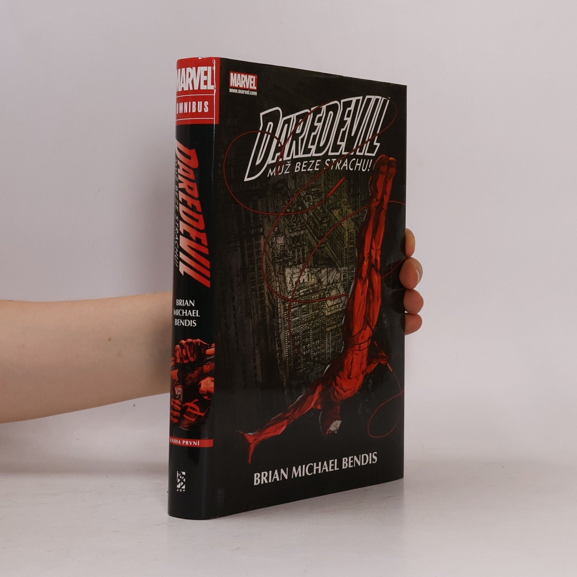 Alex Maleev Daredevil Omnibus. Muž beze strachu! Kniha první