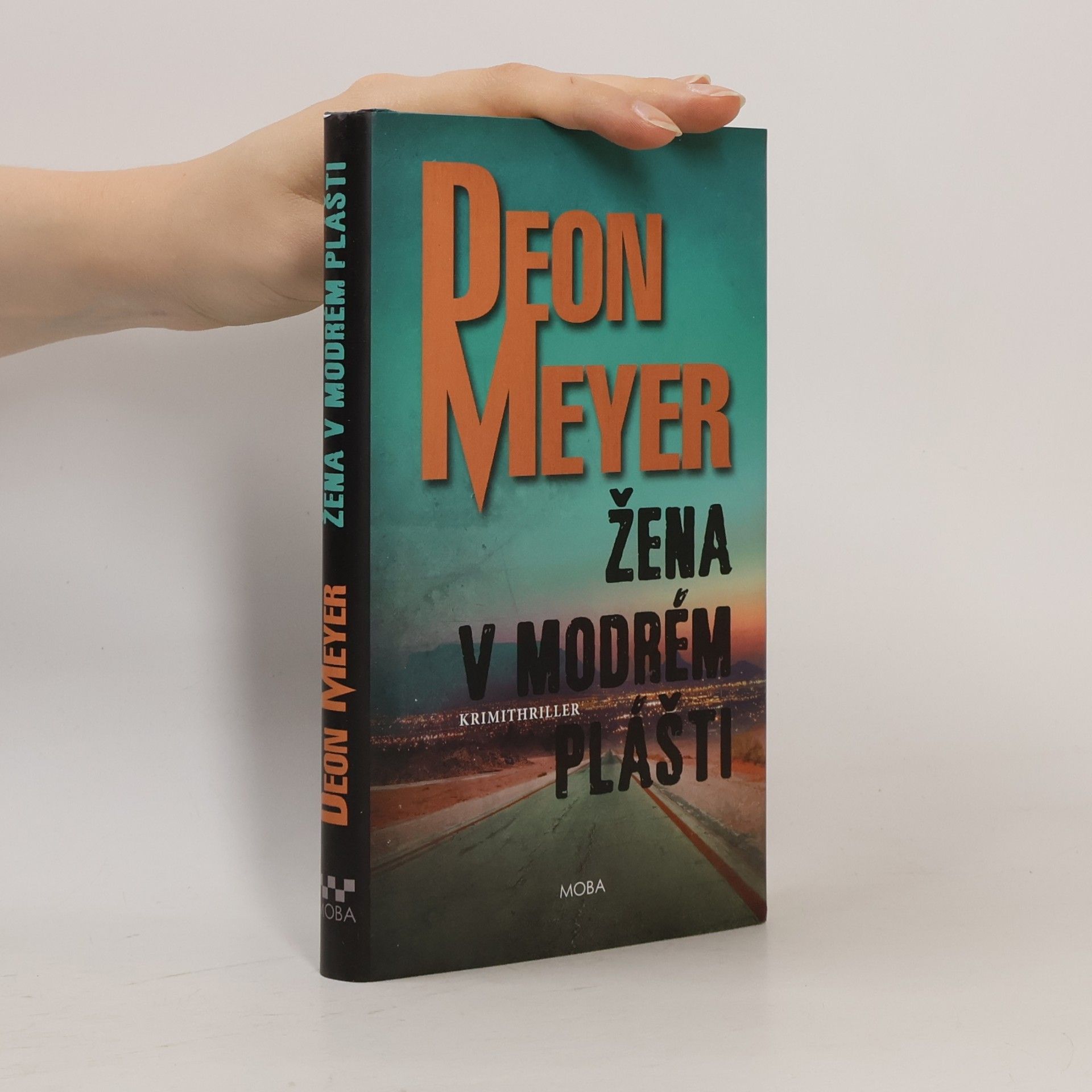 Žena v modrém plášti