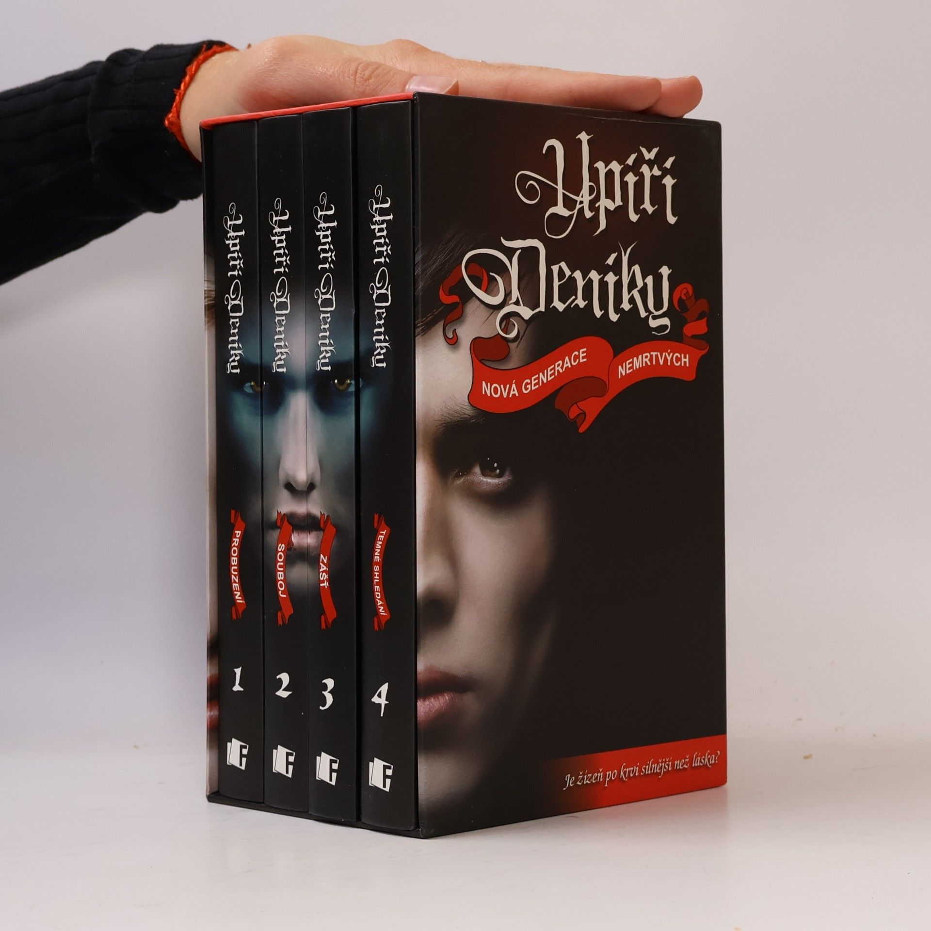 L. J. Smithová  Upíří deníky 1-4
