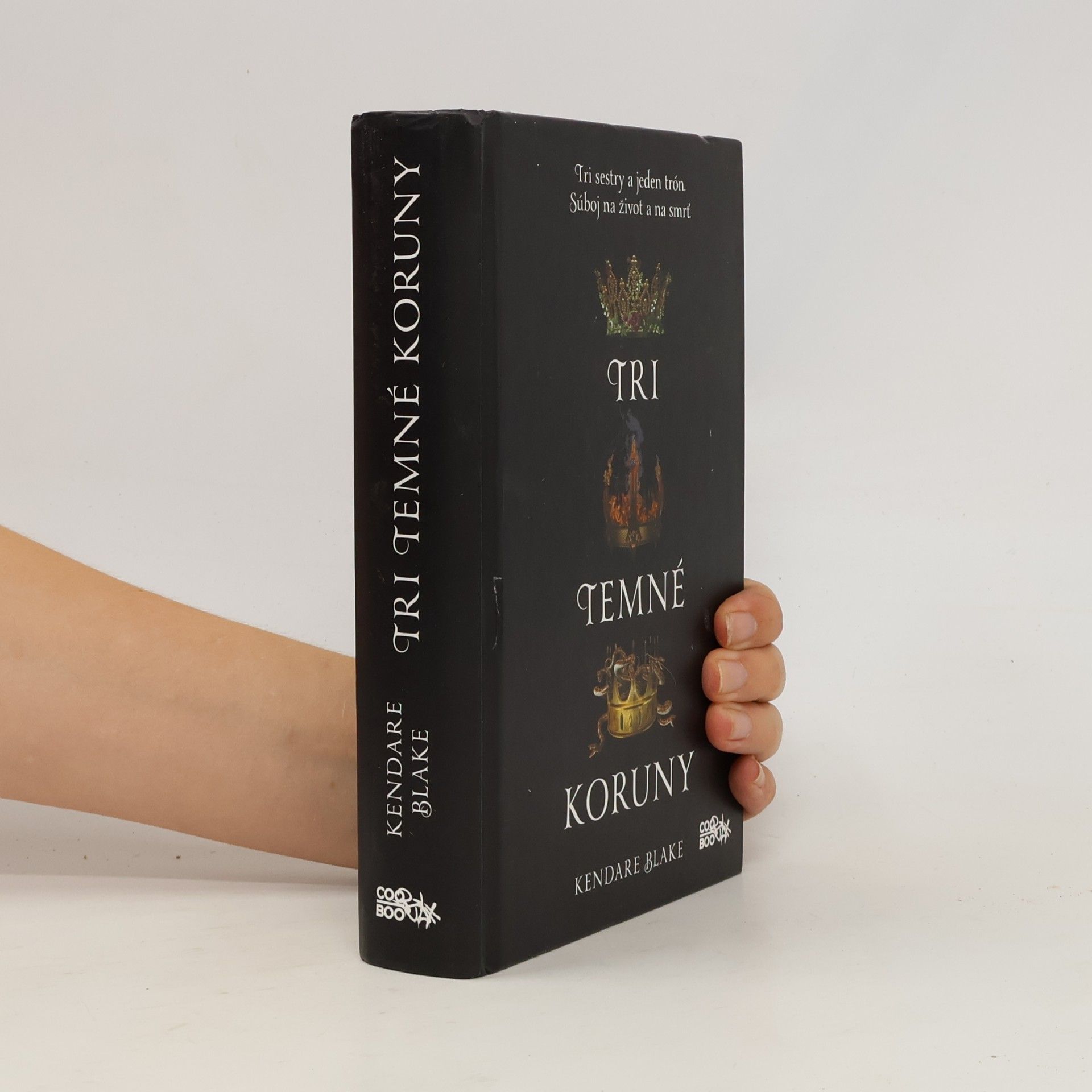 Kendare Blake Tri temné koruny