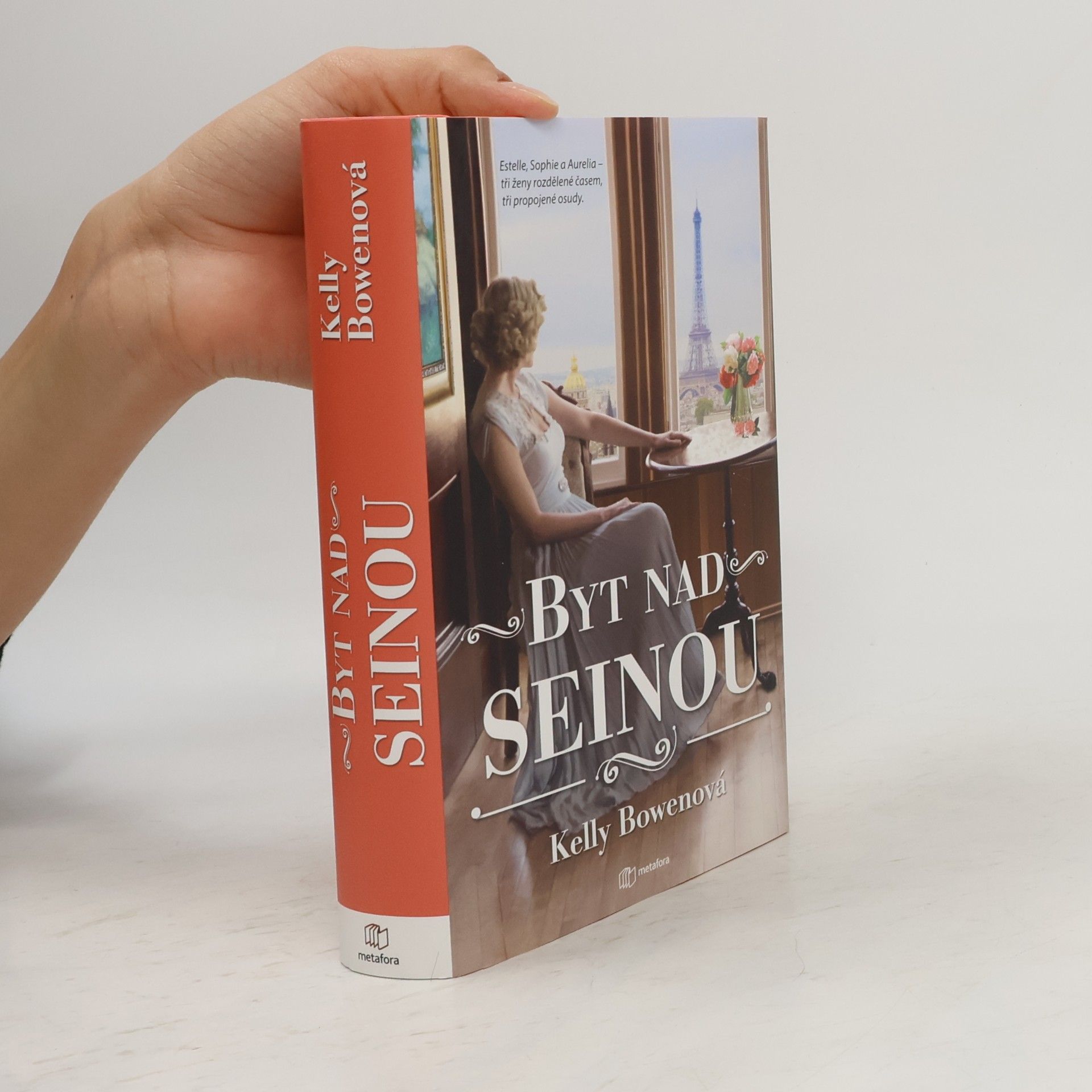 Kelly Bowen Byt nad Seinou