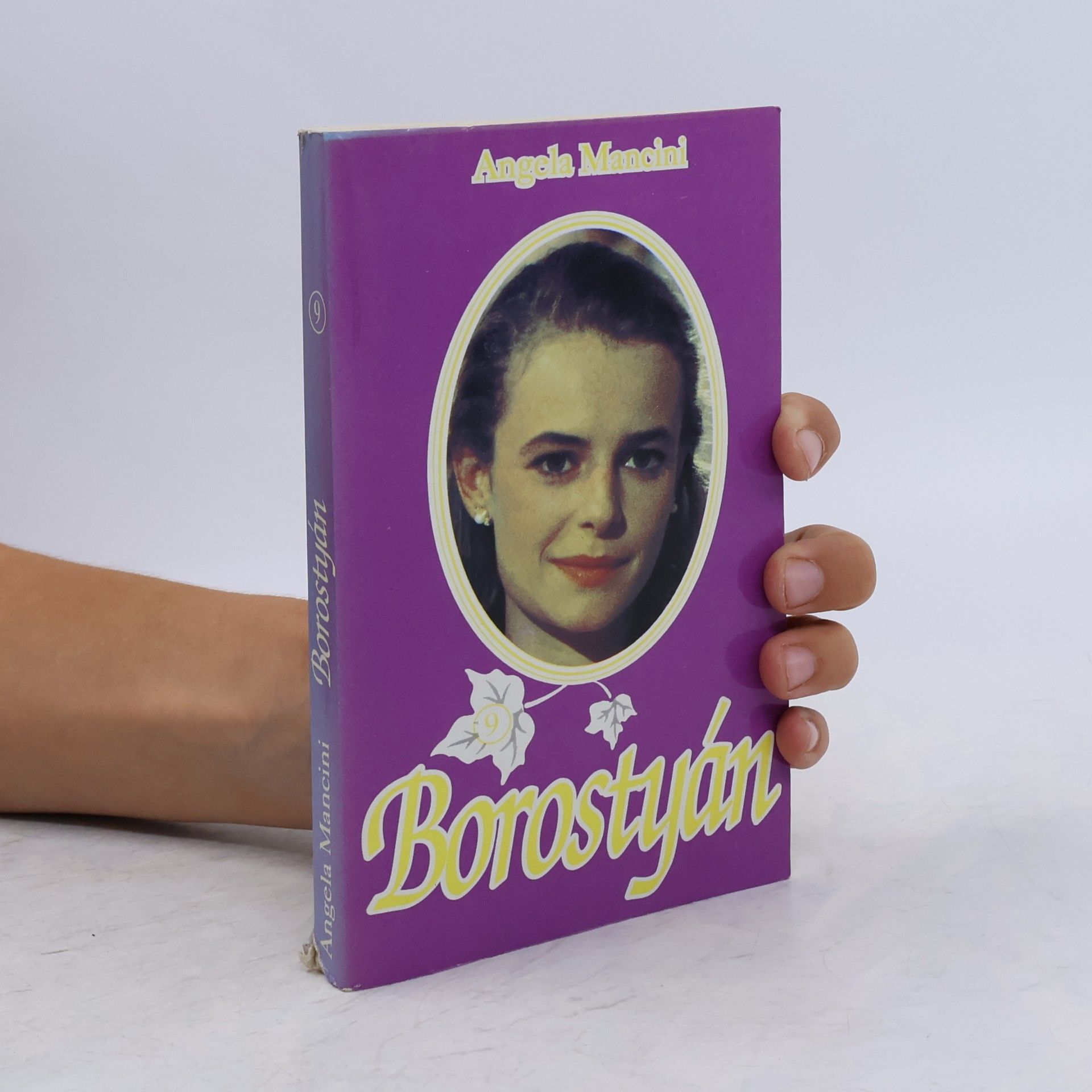 Angela Mancini Borostyán 9
