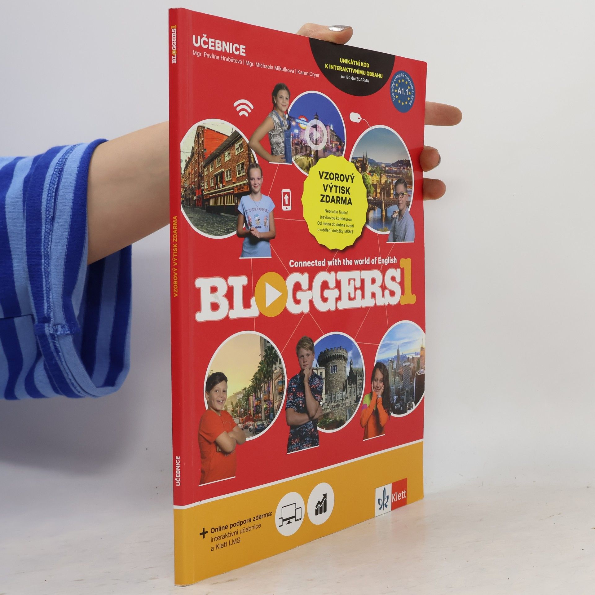 Kolektiv autorů Bloggers 1. Connected with the World of English