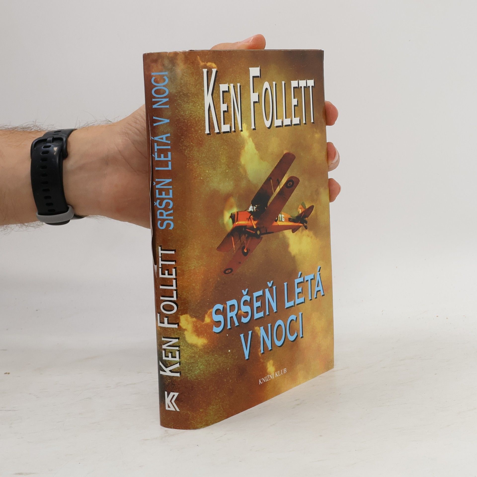 Ken Follett Sršeň létá v noci