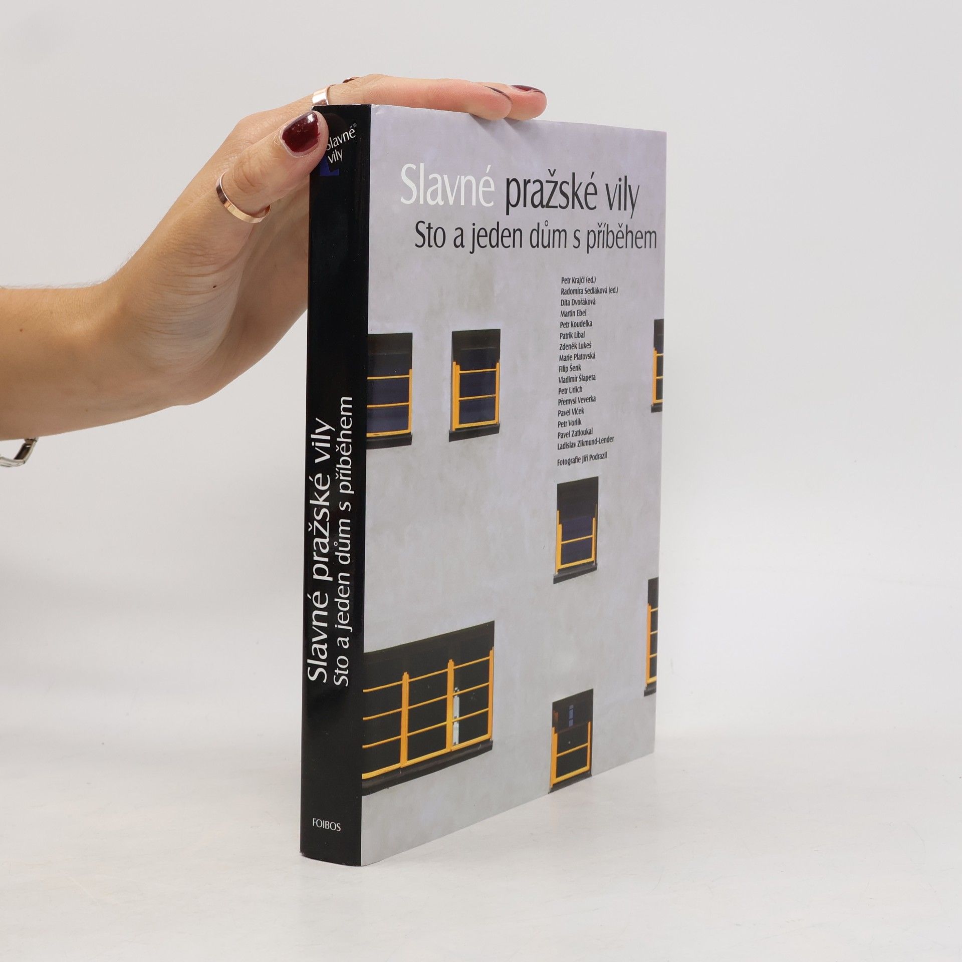 Petr Krajči Slavné pražské vily. Sto a jeden dům s příběhem