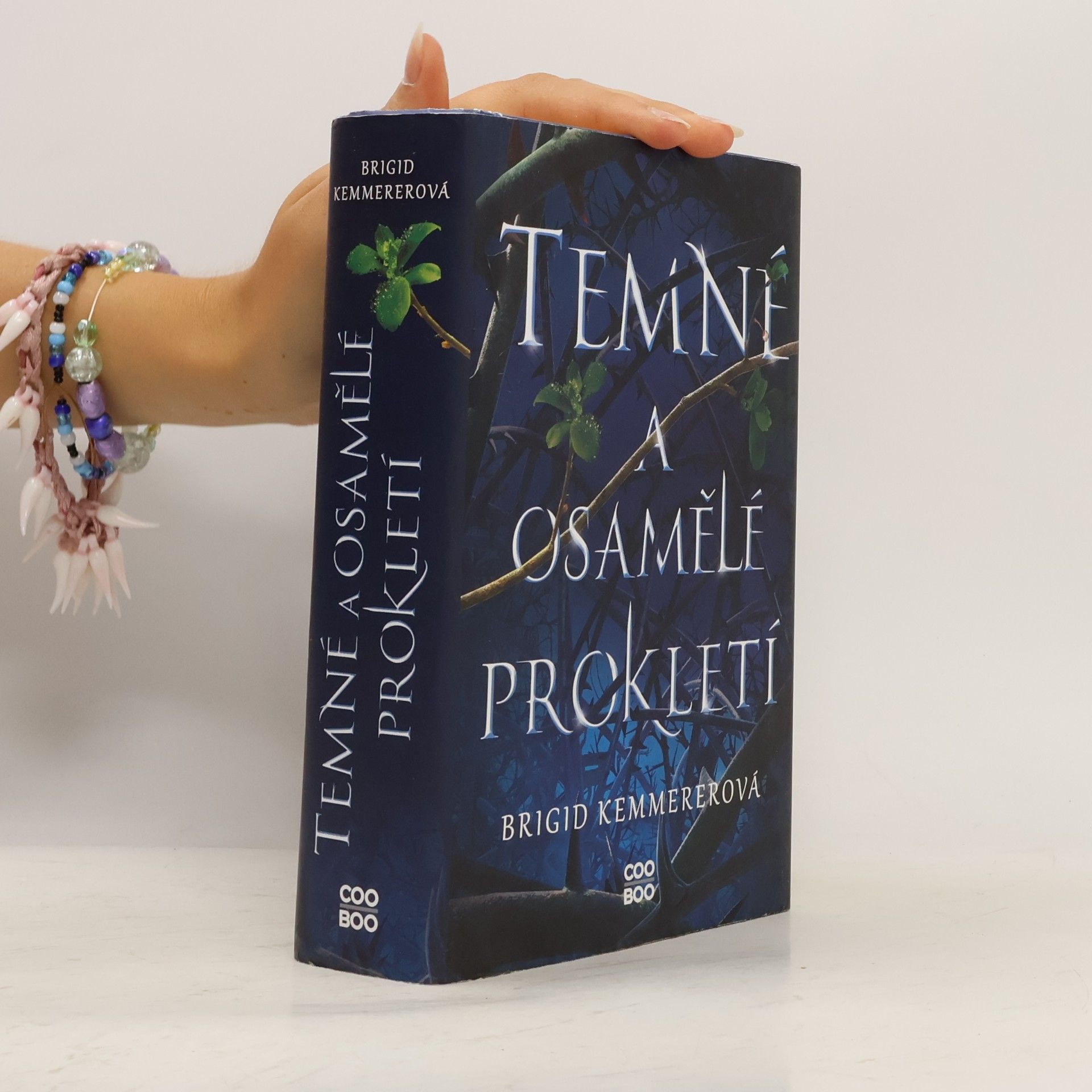 Temné a osamělé prokletí