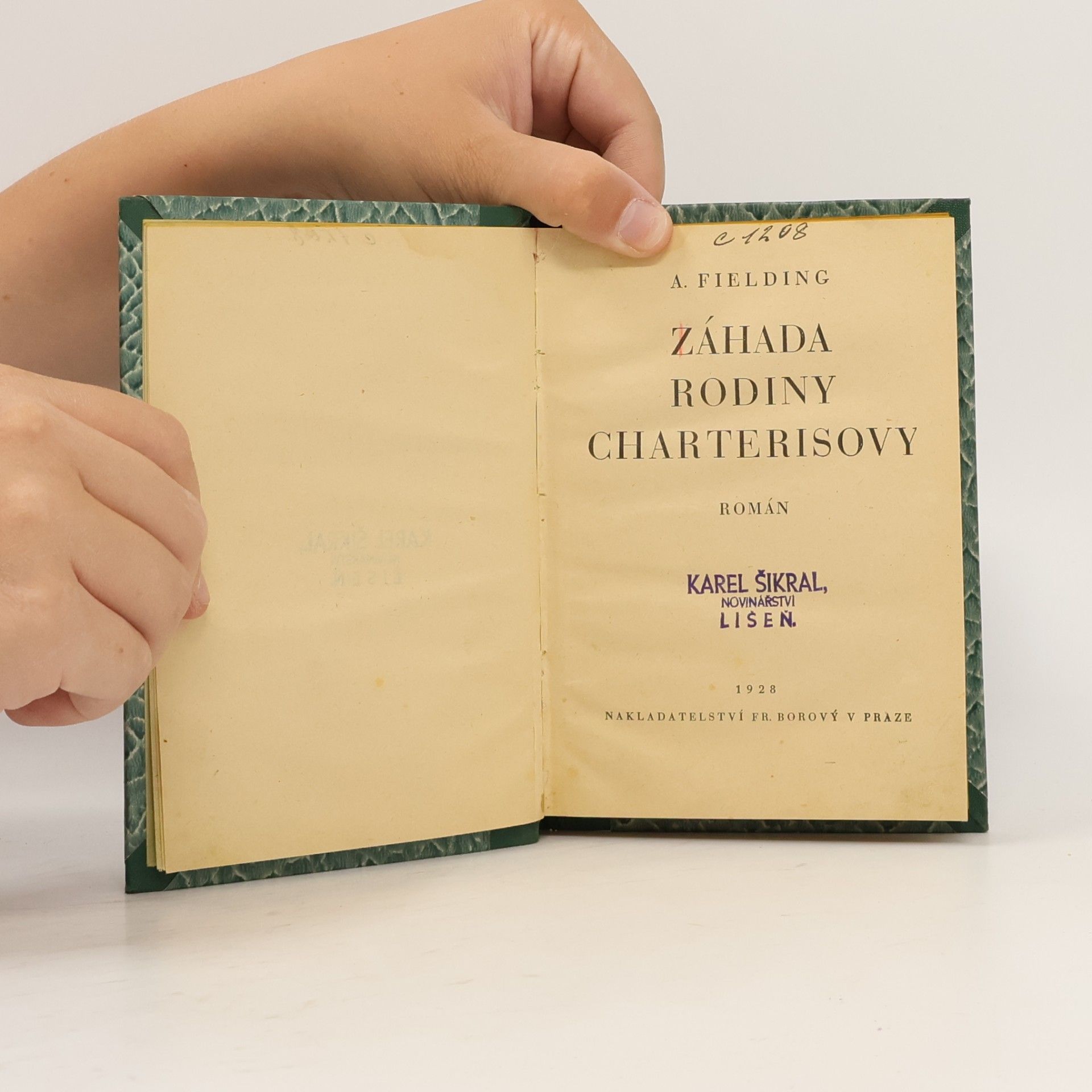 Fielding A. Záhada rodiny Charterisovy