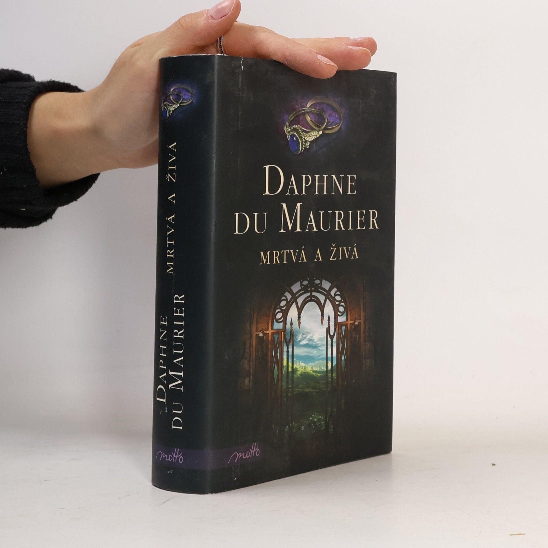 Daphne Du Maurier Mrtvá a živá