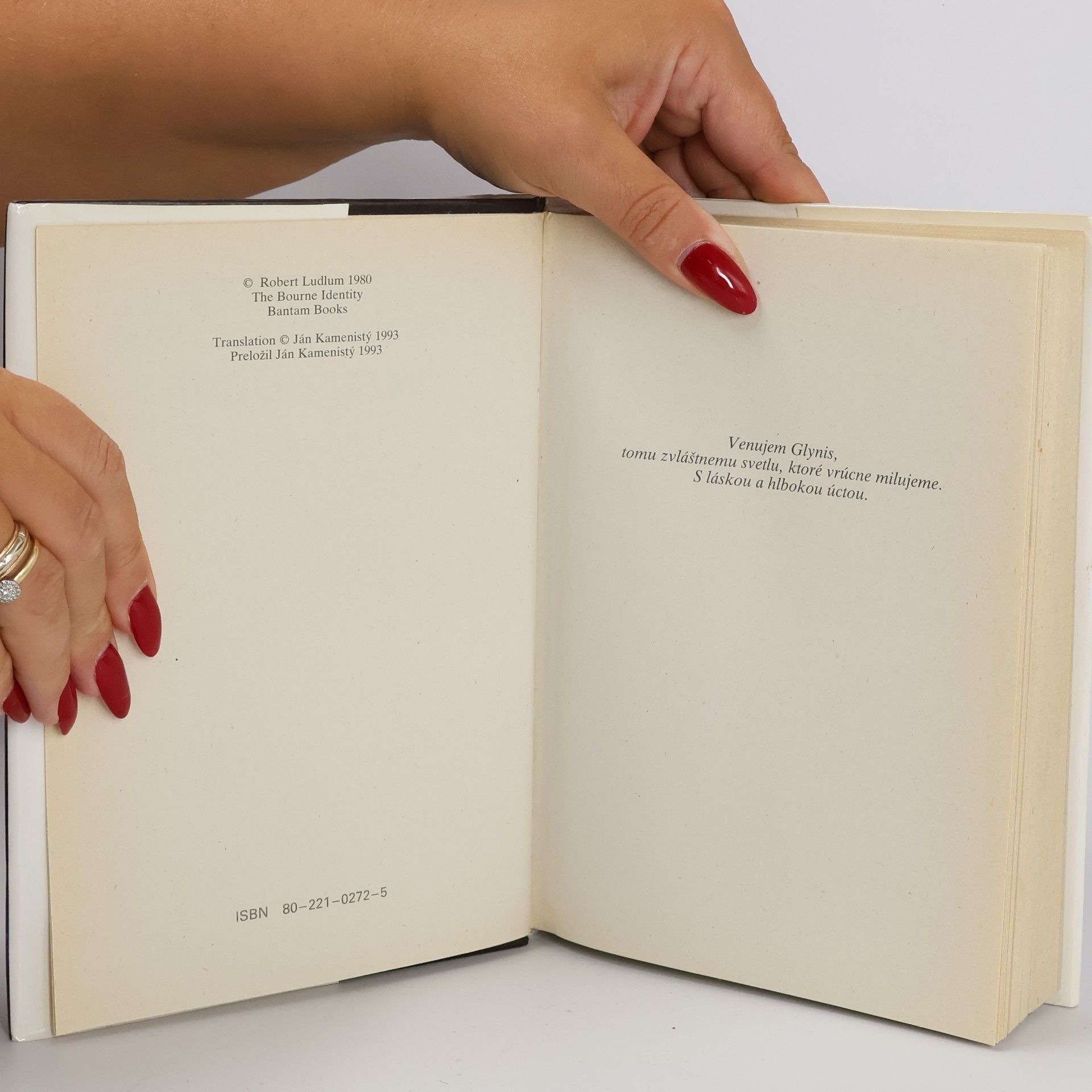 Robert Ludlum Agent bez mena