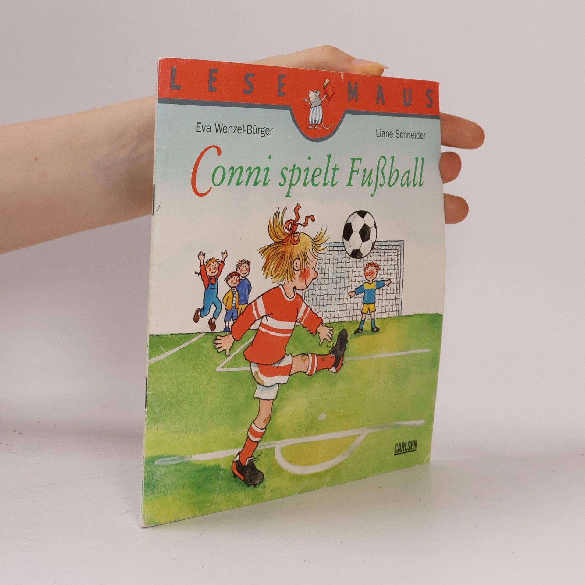 Lianne Schneider Conni spielt Fußball