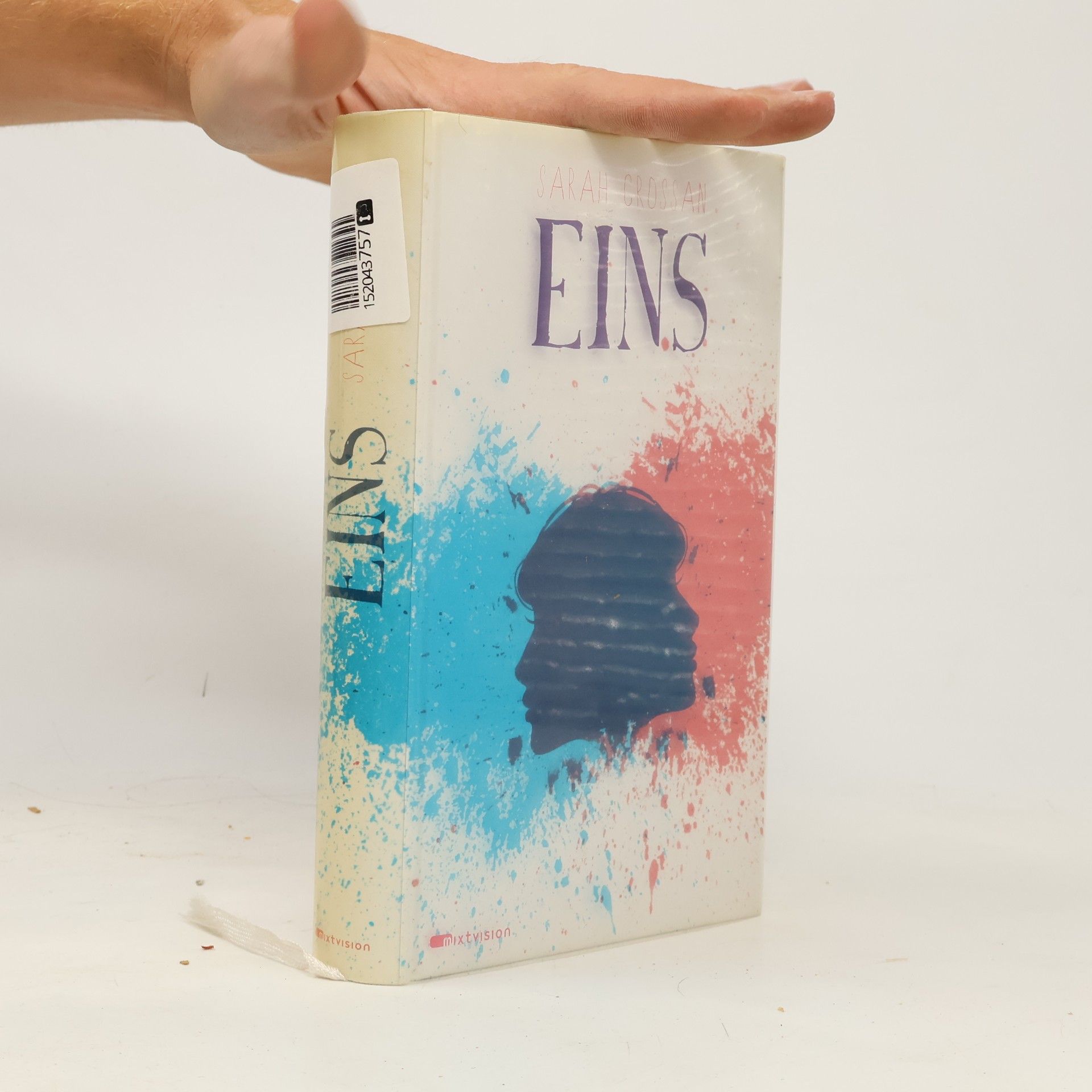 Sarah Crossan Eins