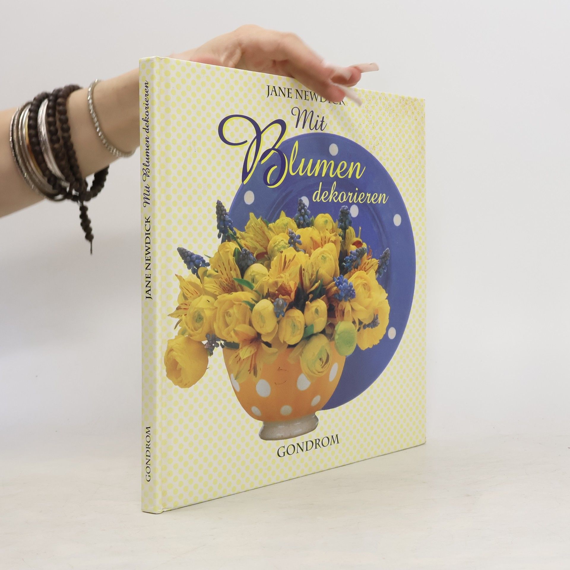 Jane Newdick Mit Blumen dekorieren