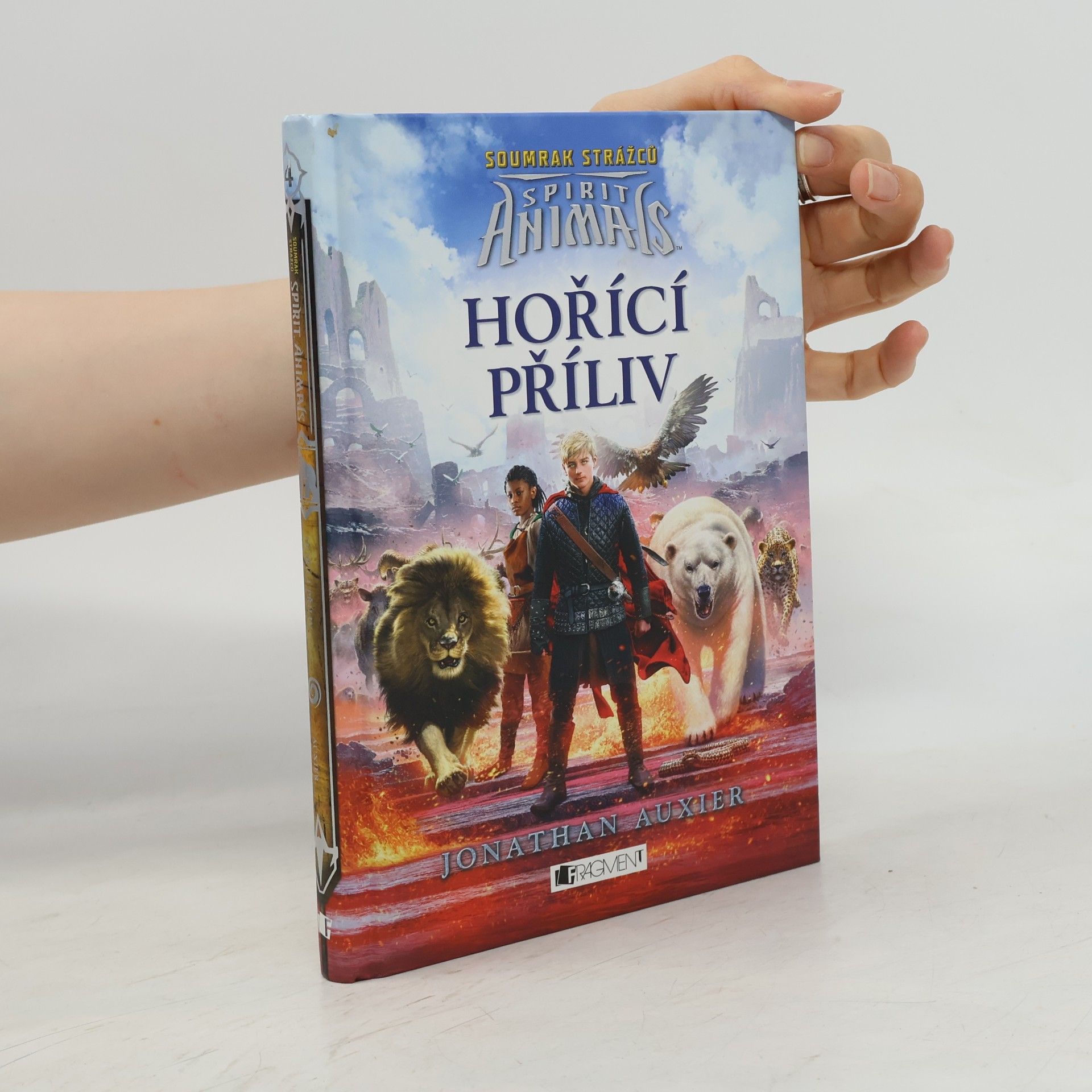 Jonathan Auxier Hořící příliv