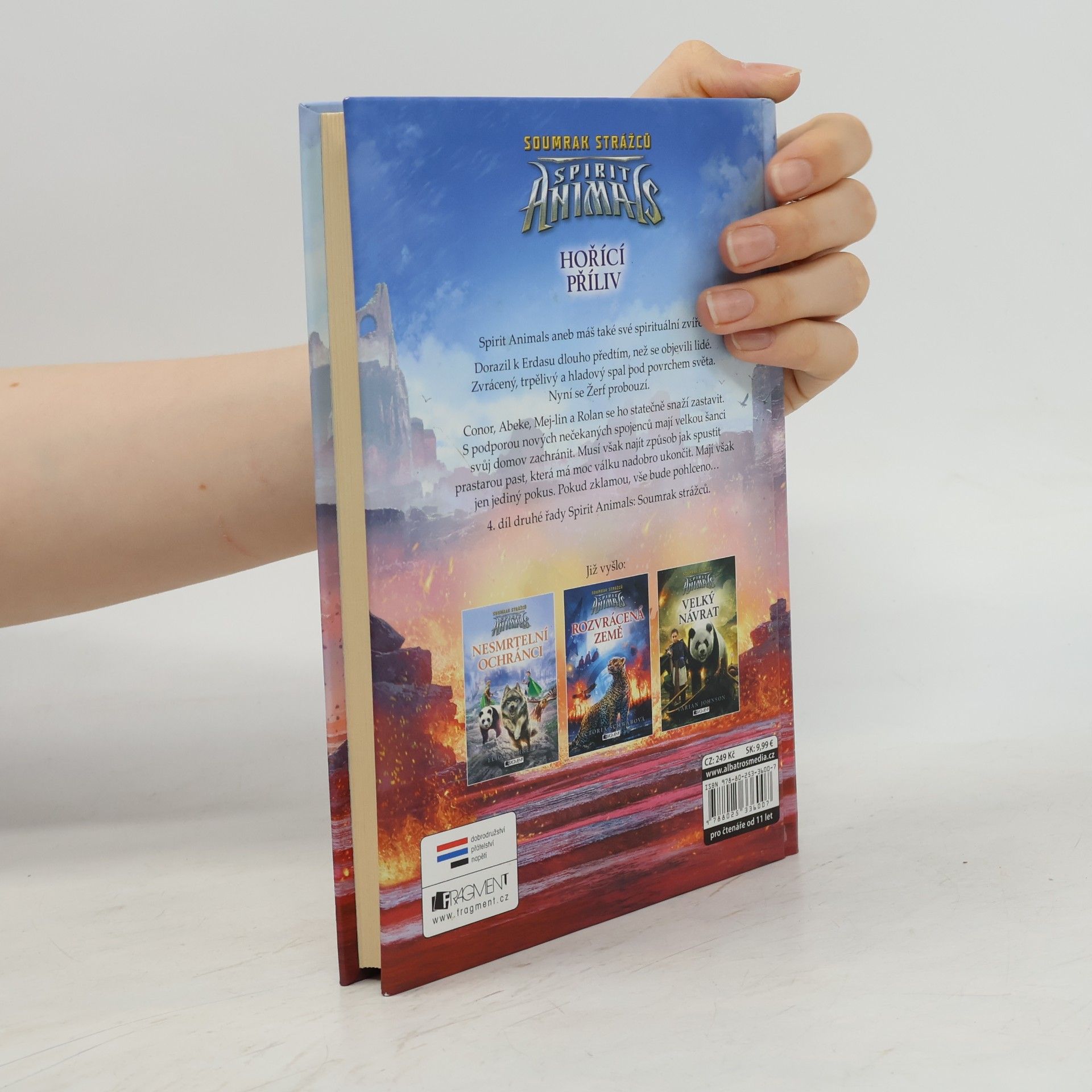 Jonathan Auxier Hořící příliv