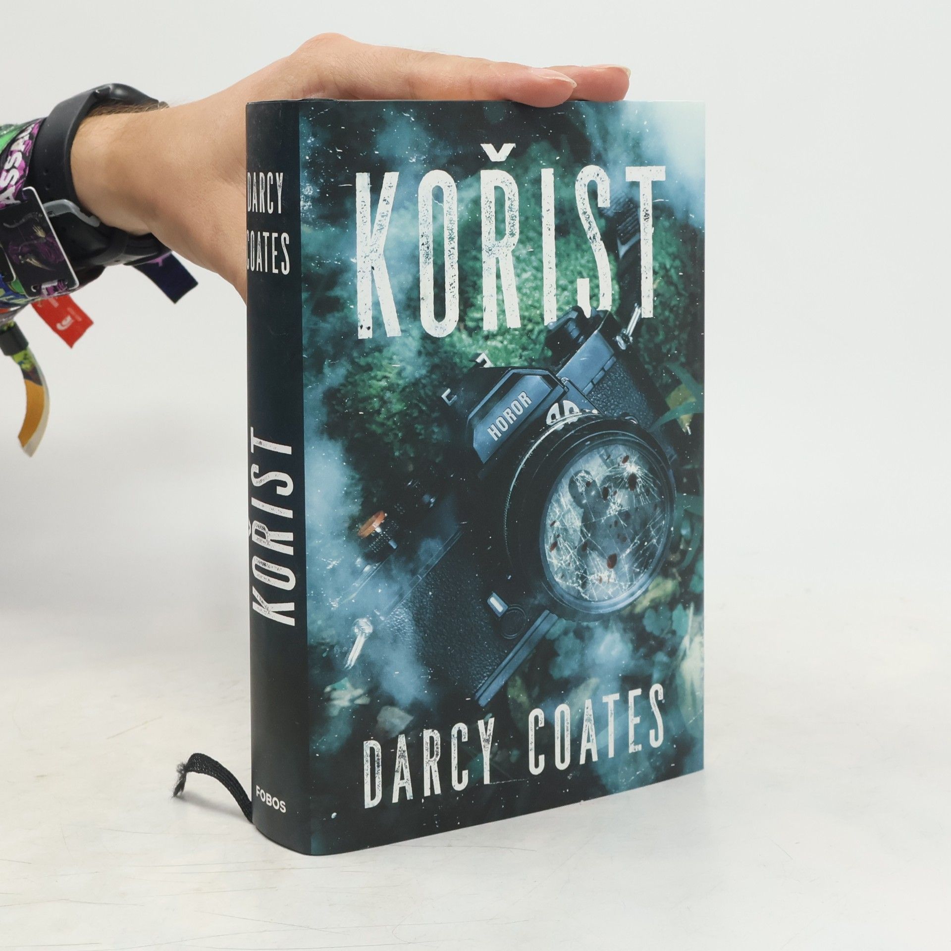 Darcy Coates Kořist