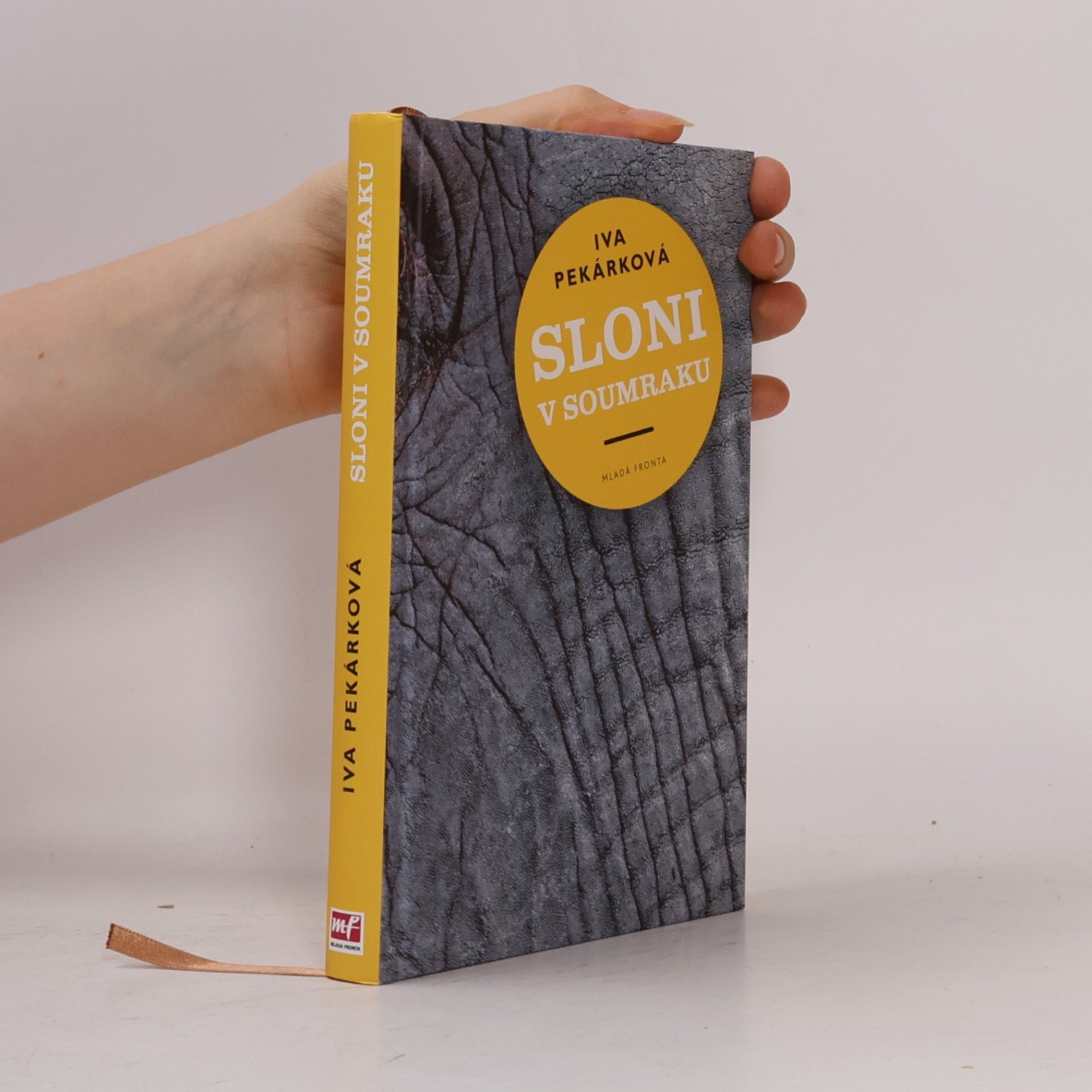 Iva Pekárková Sloni v soumraku