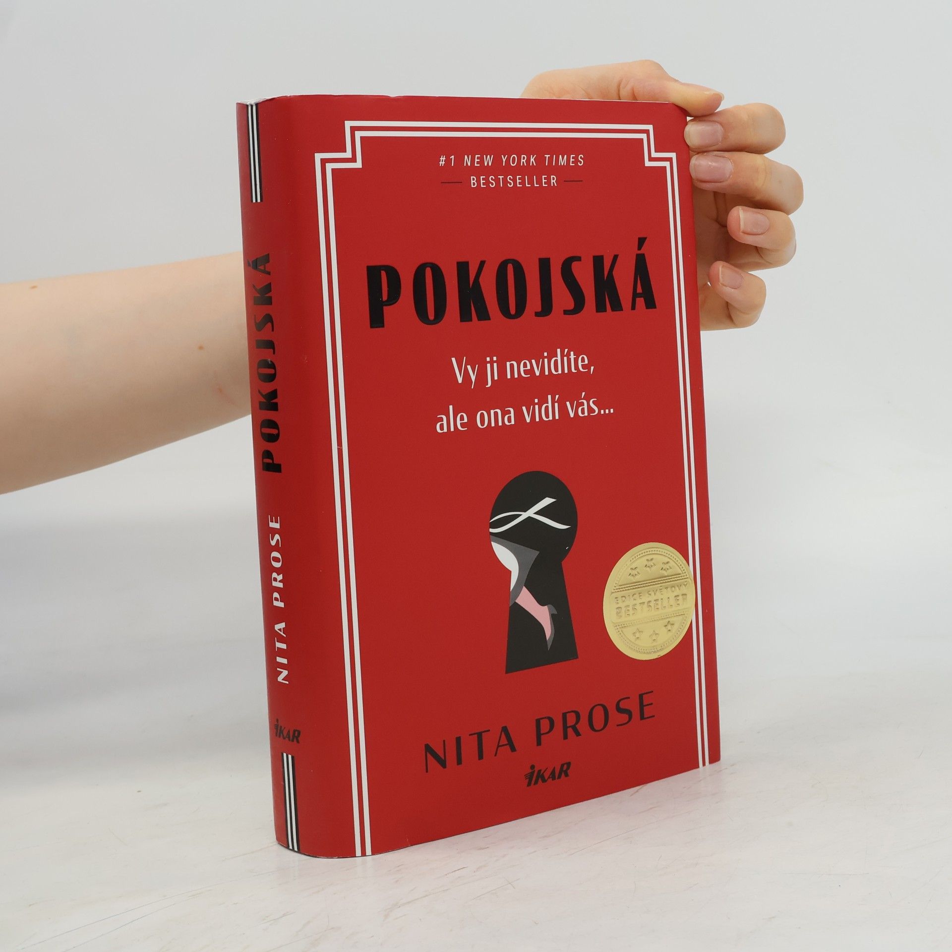 Nita Prose Pokojská: vy ji nevidíte, ale ona vidí vás...