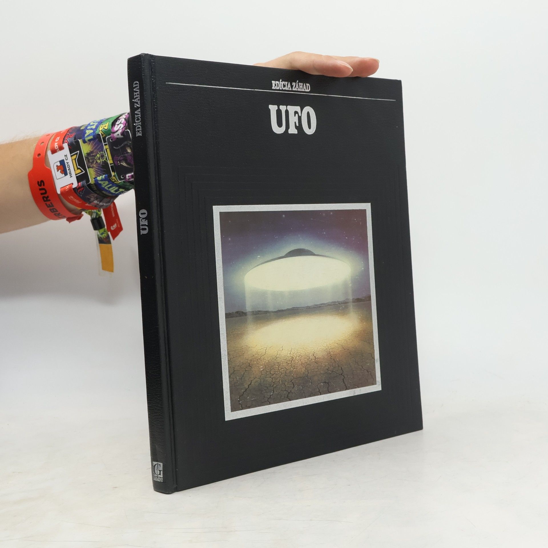Autores varios UFO