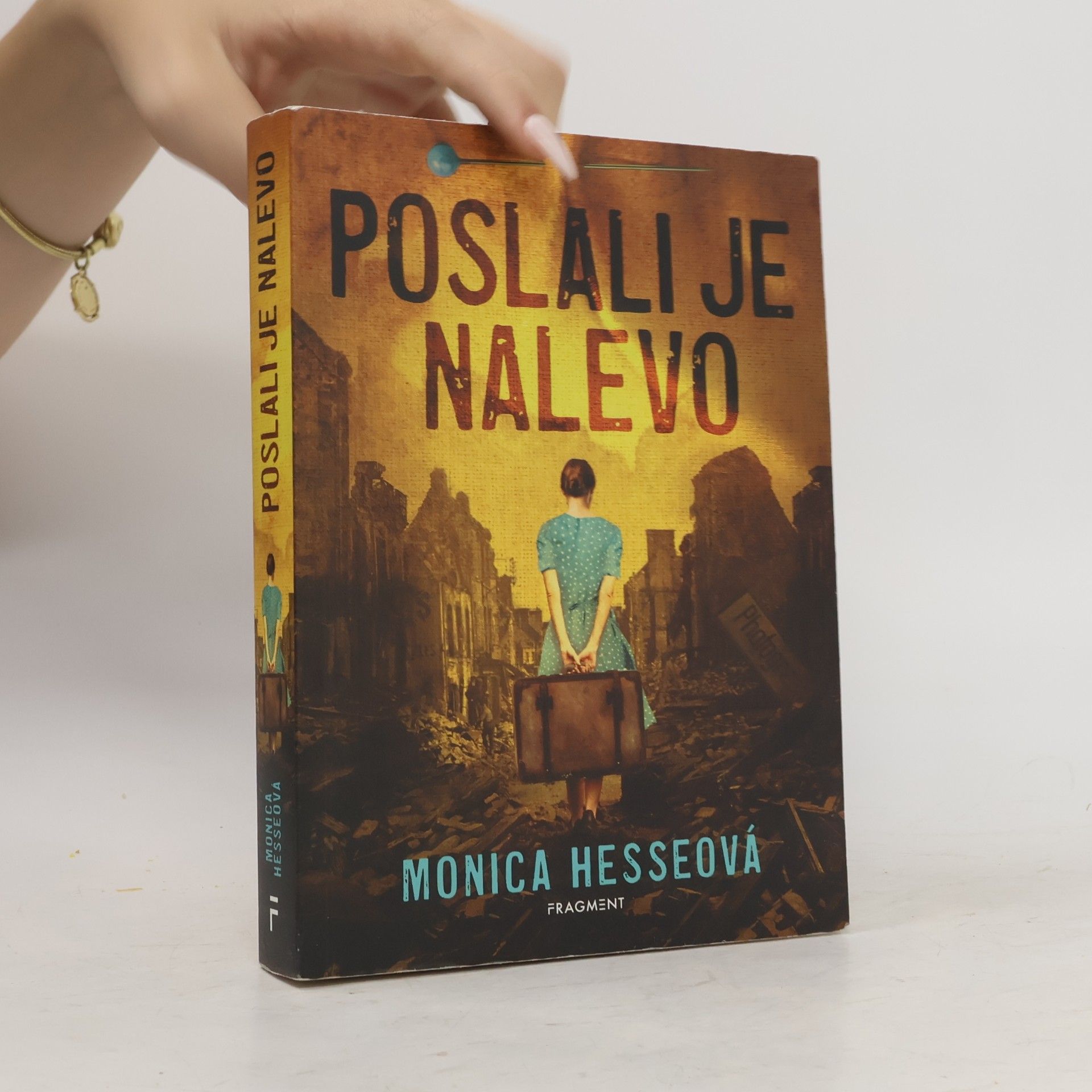 Monica Hesse Poslali je nalevo