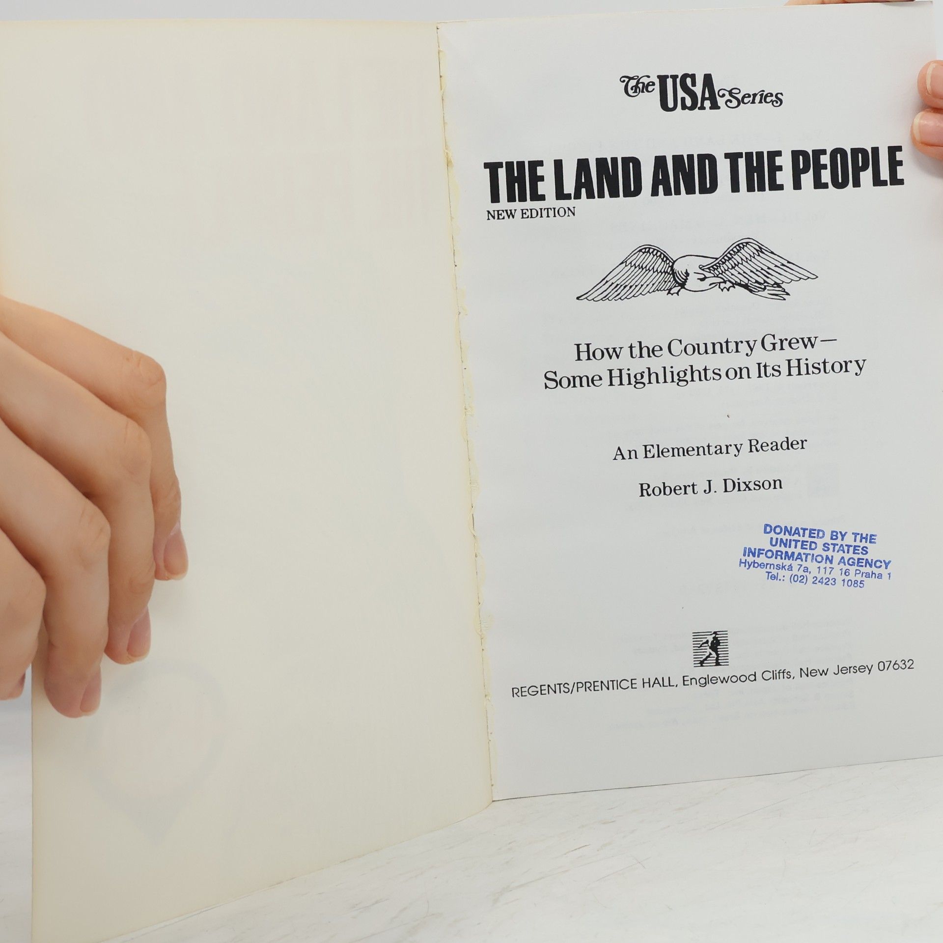 Robert J. Dixson The Land and the People Vol. I