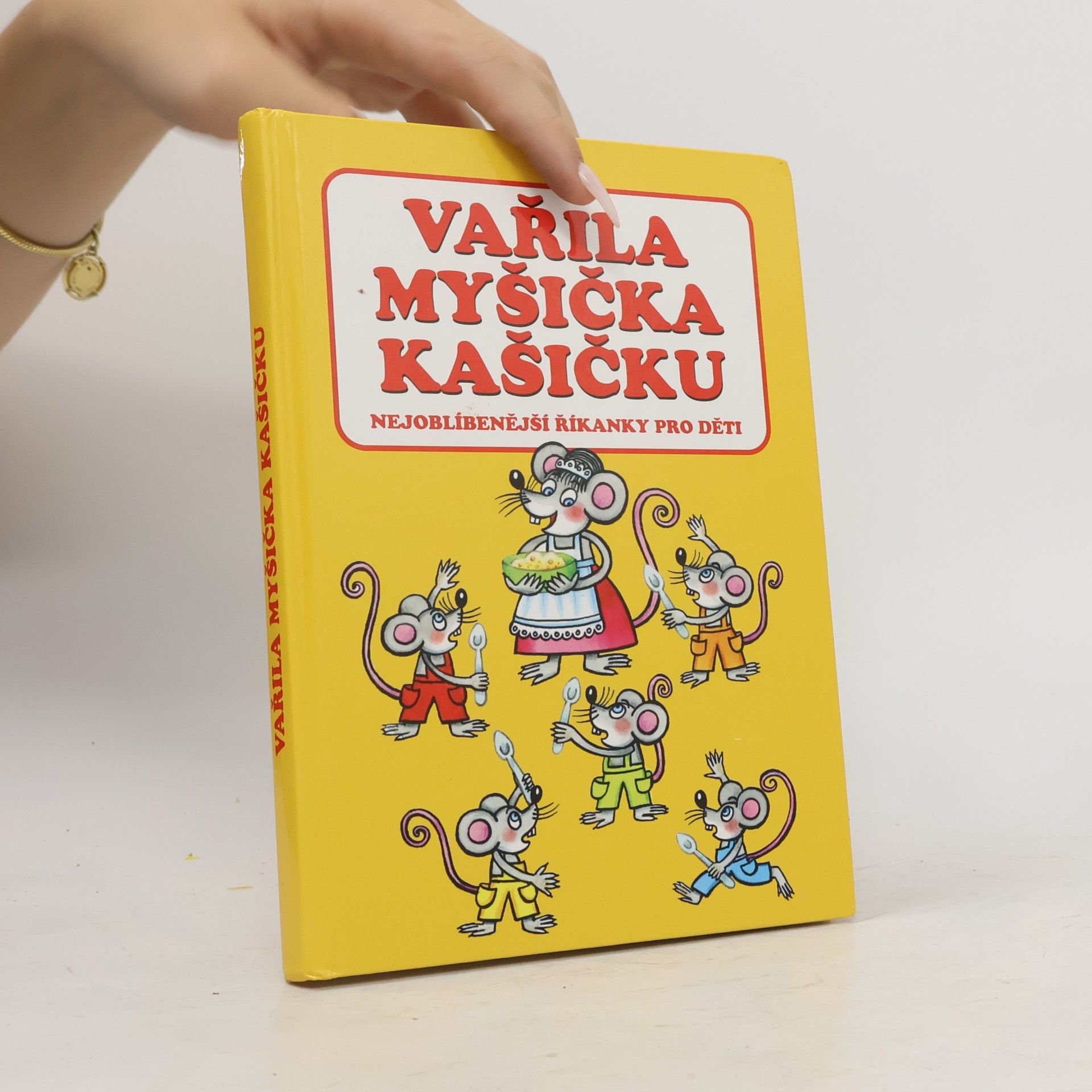 Autorenkollektiv Vařila myšička kašičku