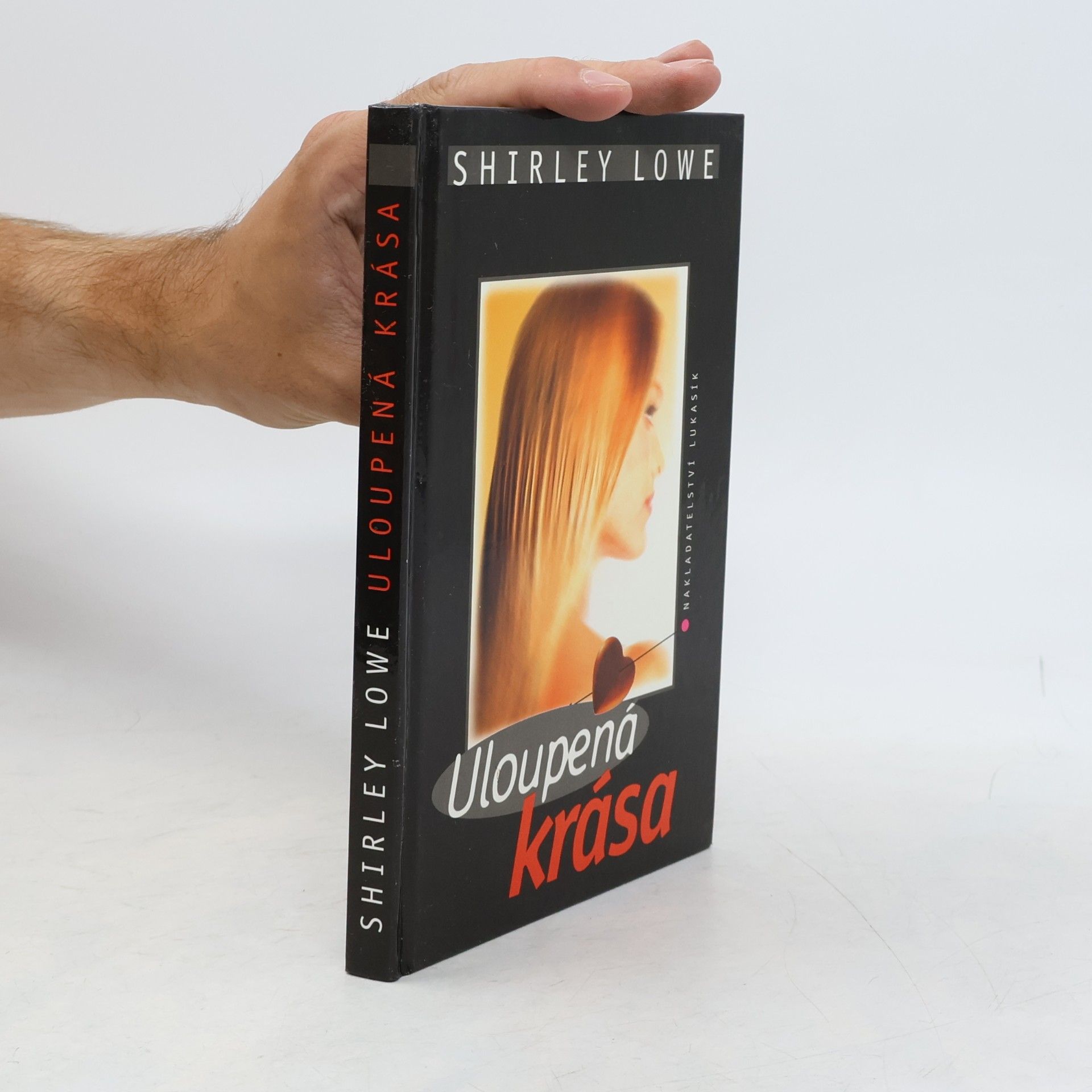 Shirley Lowe Uloupená krása