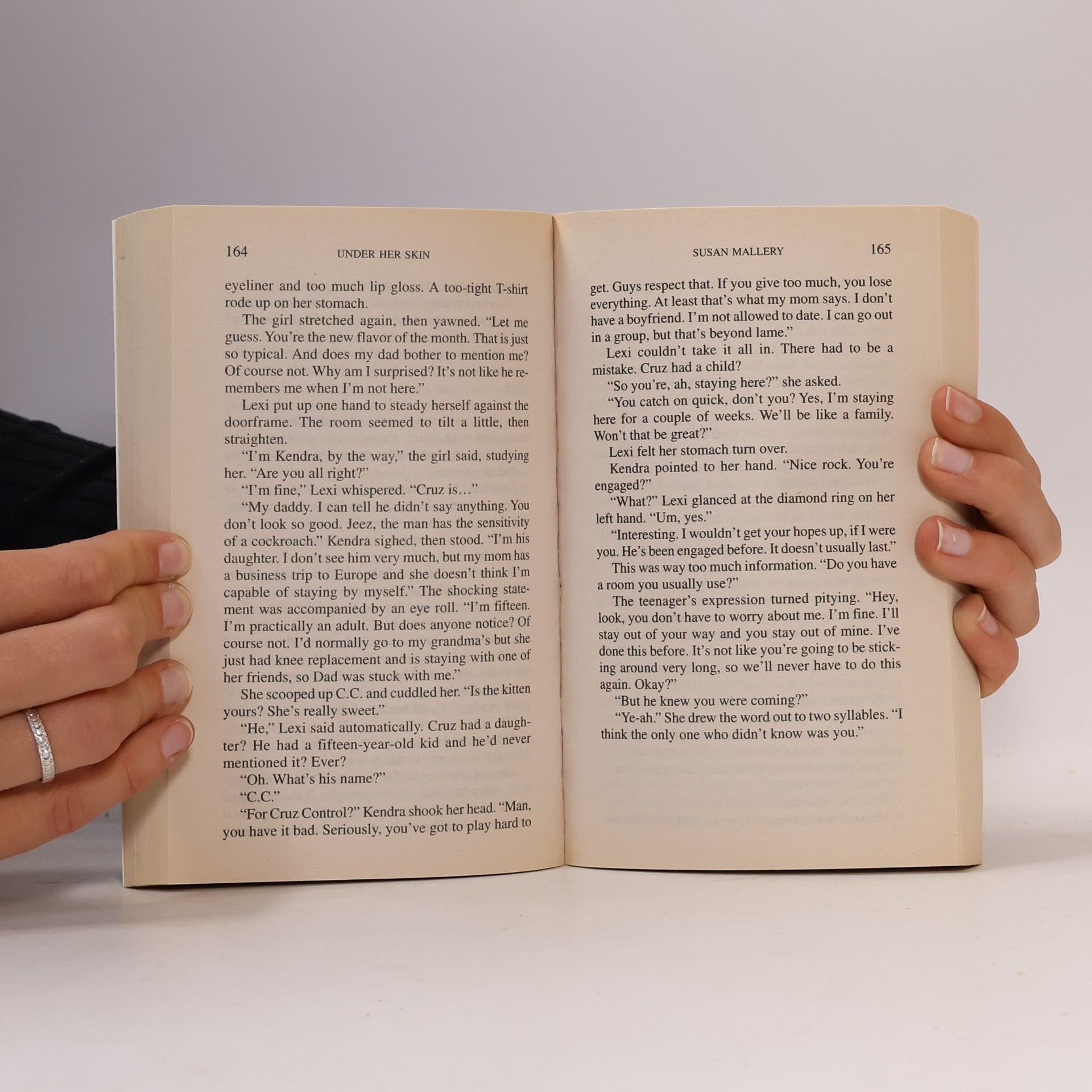 Susan Mallery Under Her Skin