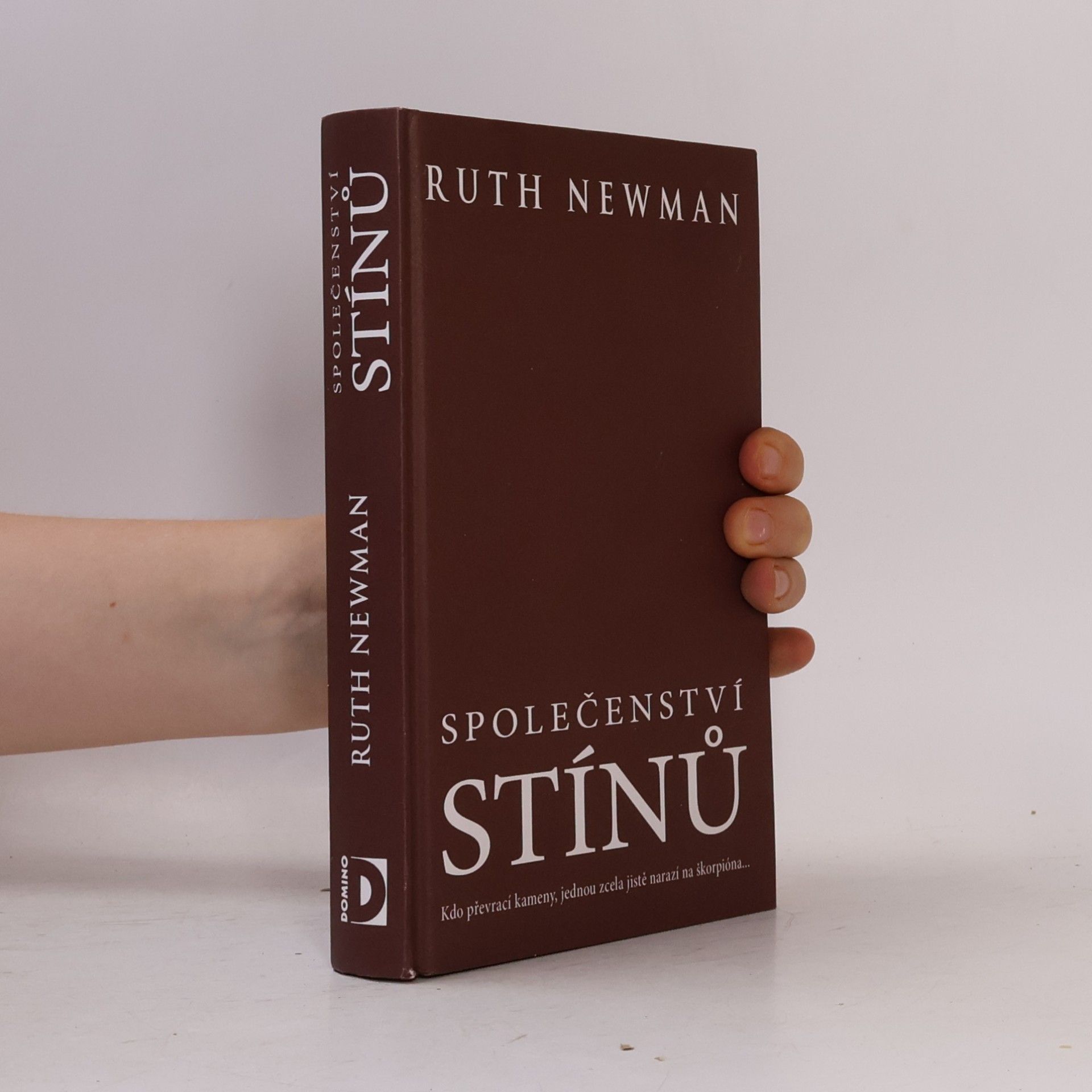 Ruth Newman Společenství stínů