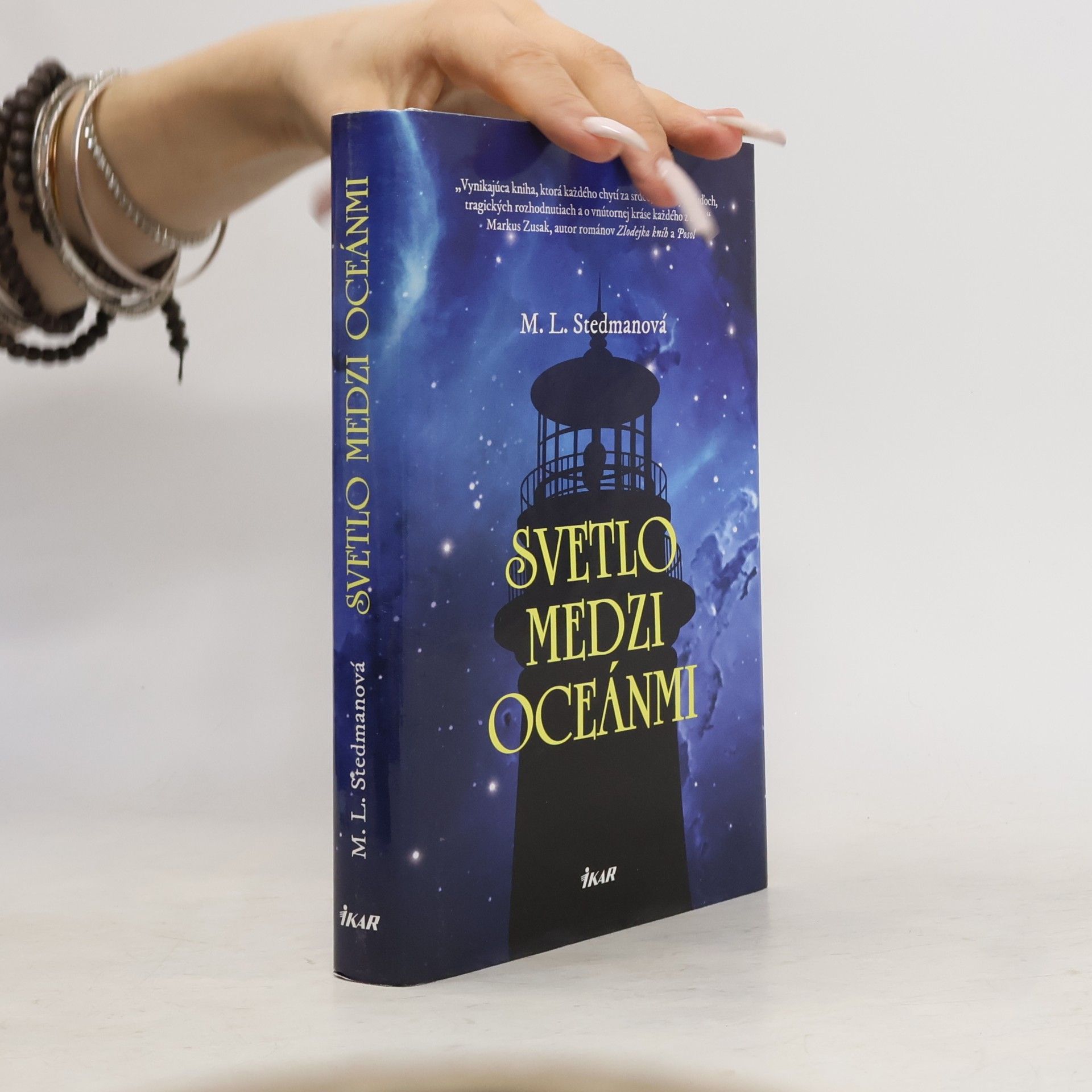 M. L. Stedman Svetlo medzi oceánmi