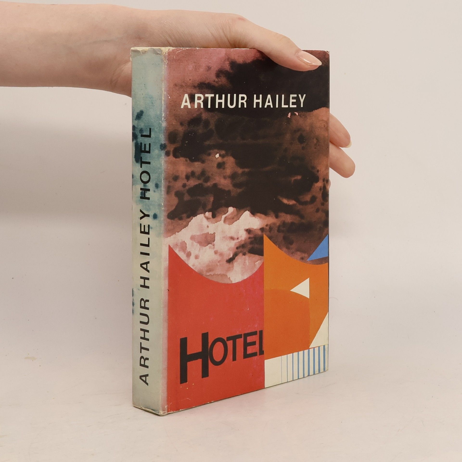 Arthur Hailey Hotel