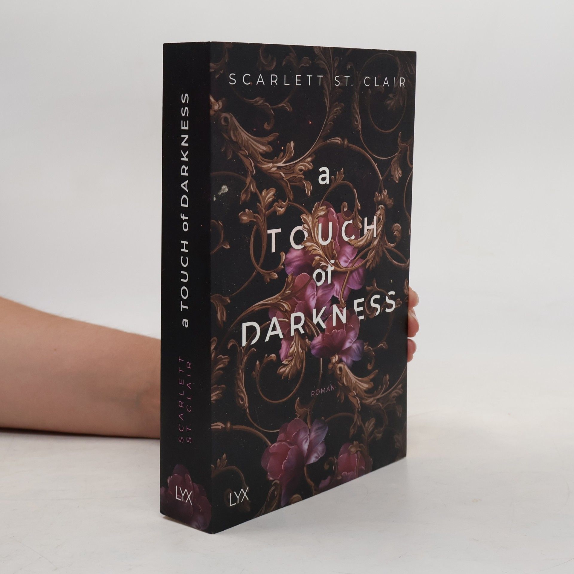 Scarlett St. Clair A Touch of Darkness