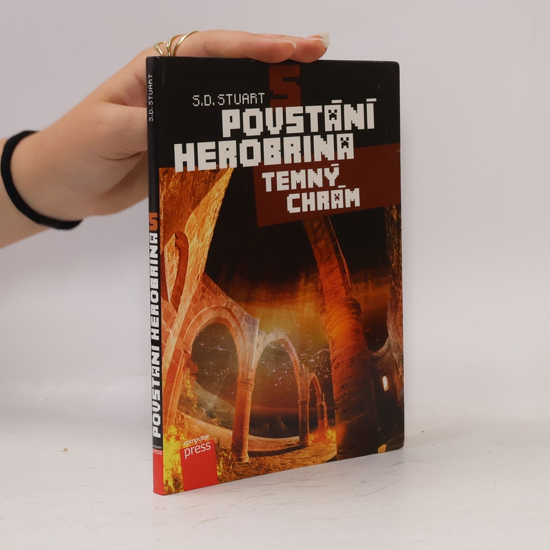 S. D. Stuart Povstání Herobrina. 5, Temný chrám