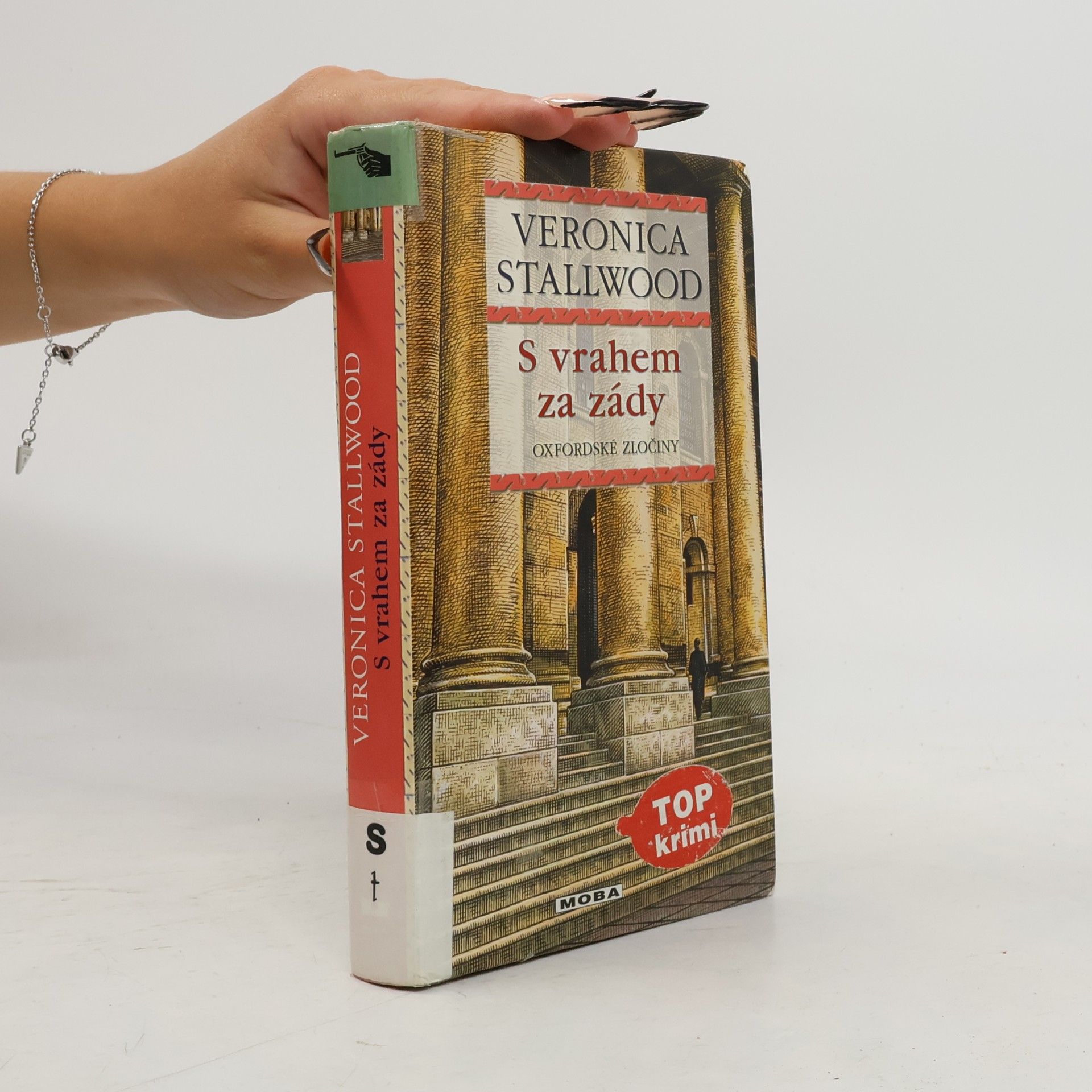 Veronica Stallwood S vrahem za zády