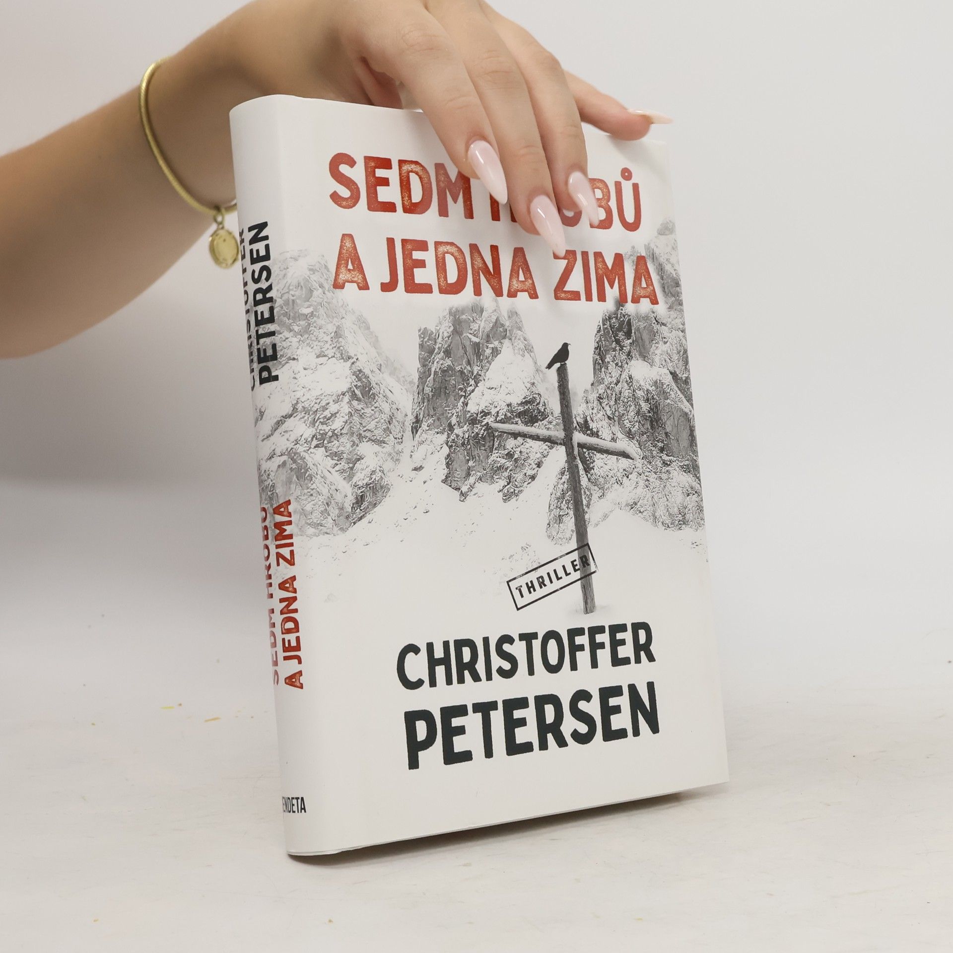 Christoffer Petersen Sedm hrobů a jedna zima
