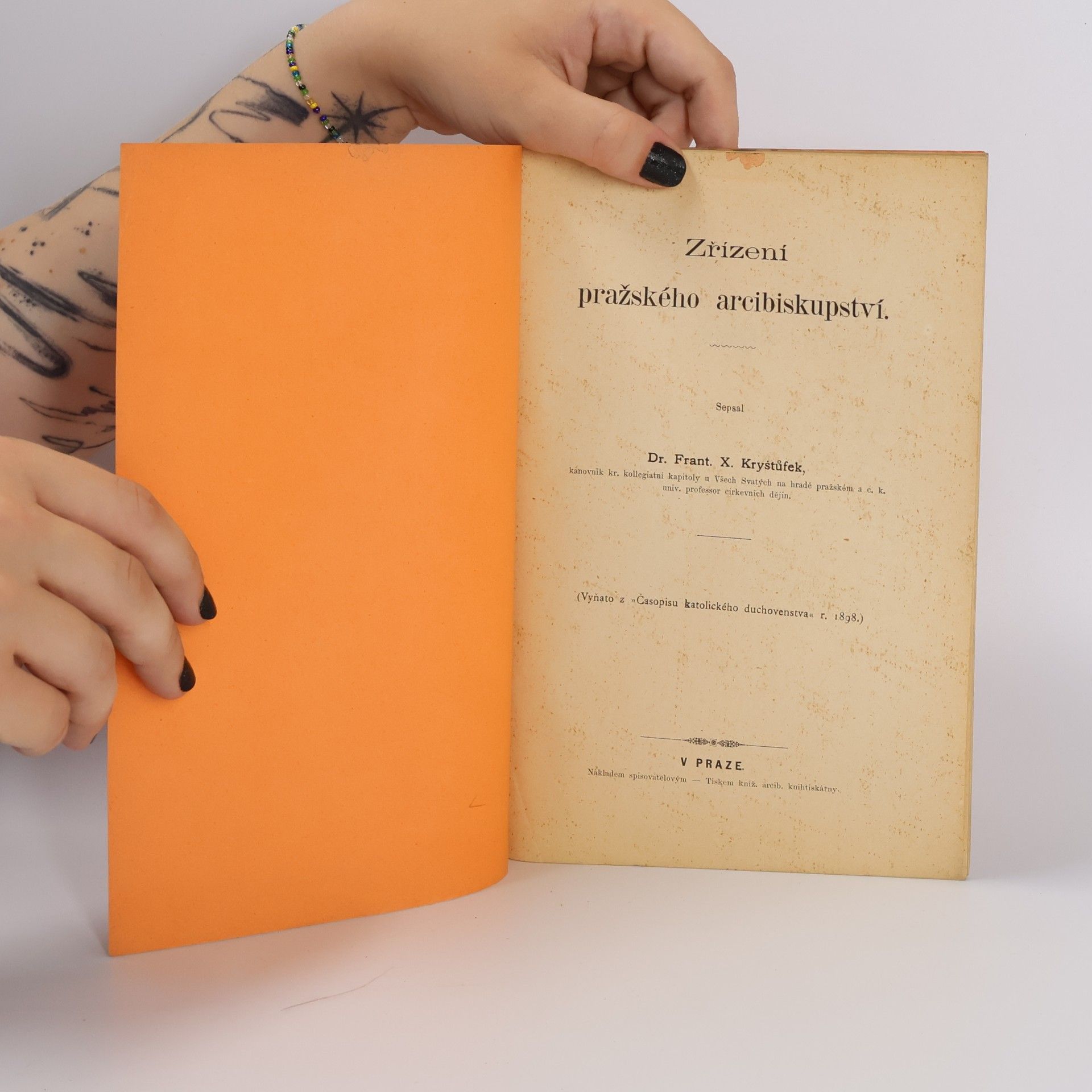 Autorenkollektiv Zřízení pražského arcibiskupství