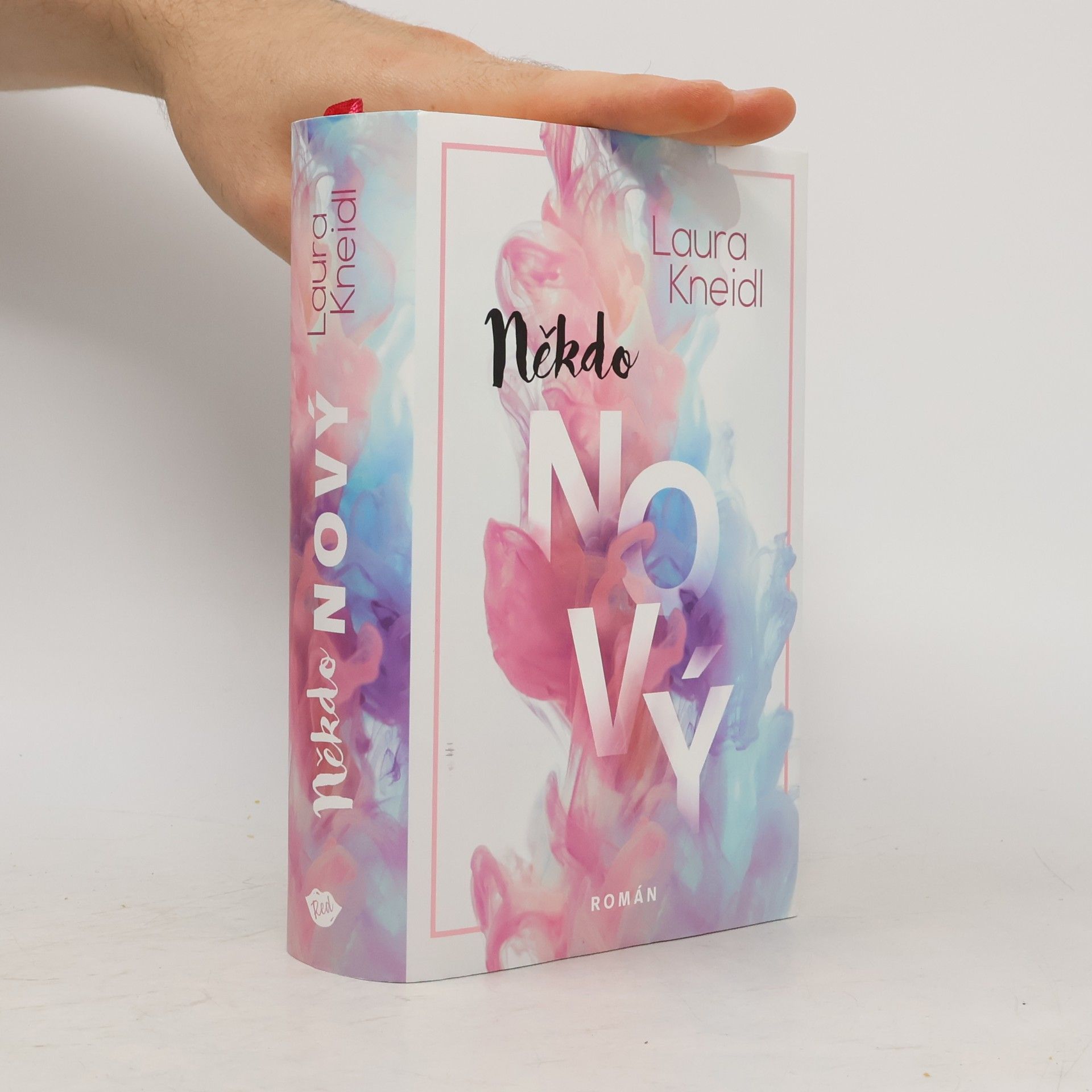 Laura Kneidl Někdo nový