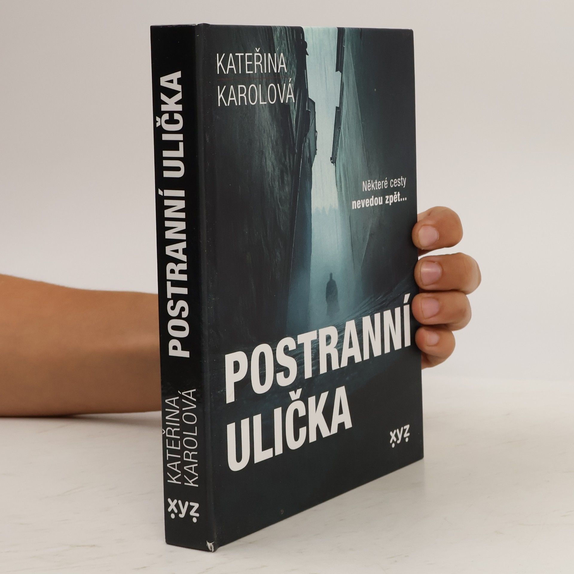 Kateřina Karolová Postranní ulička : některé cesty nevedou zpět...