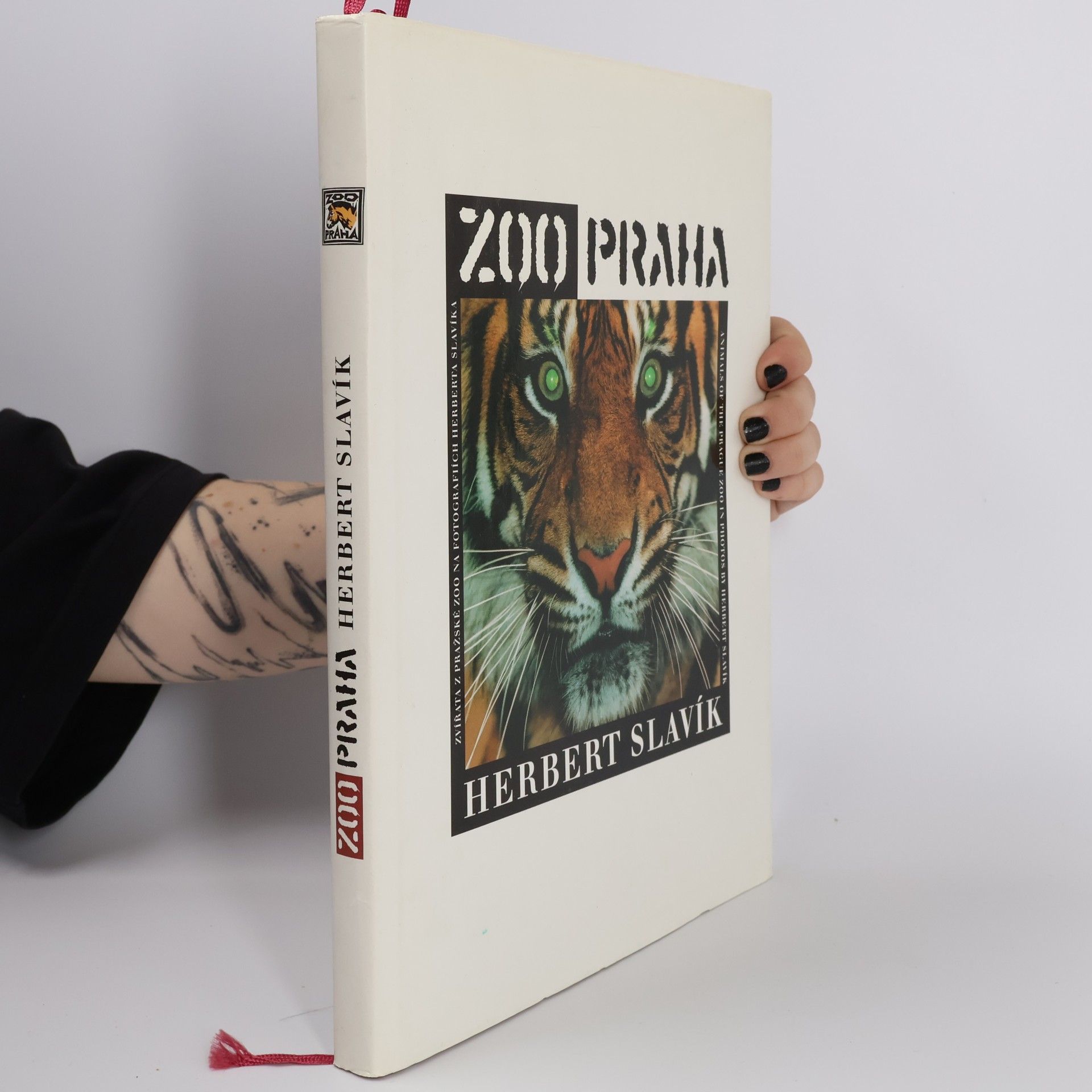Romana Anděrová ZOO Praha : zvířata z pražské ZOO na fotografiích Herberta Slavíka
