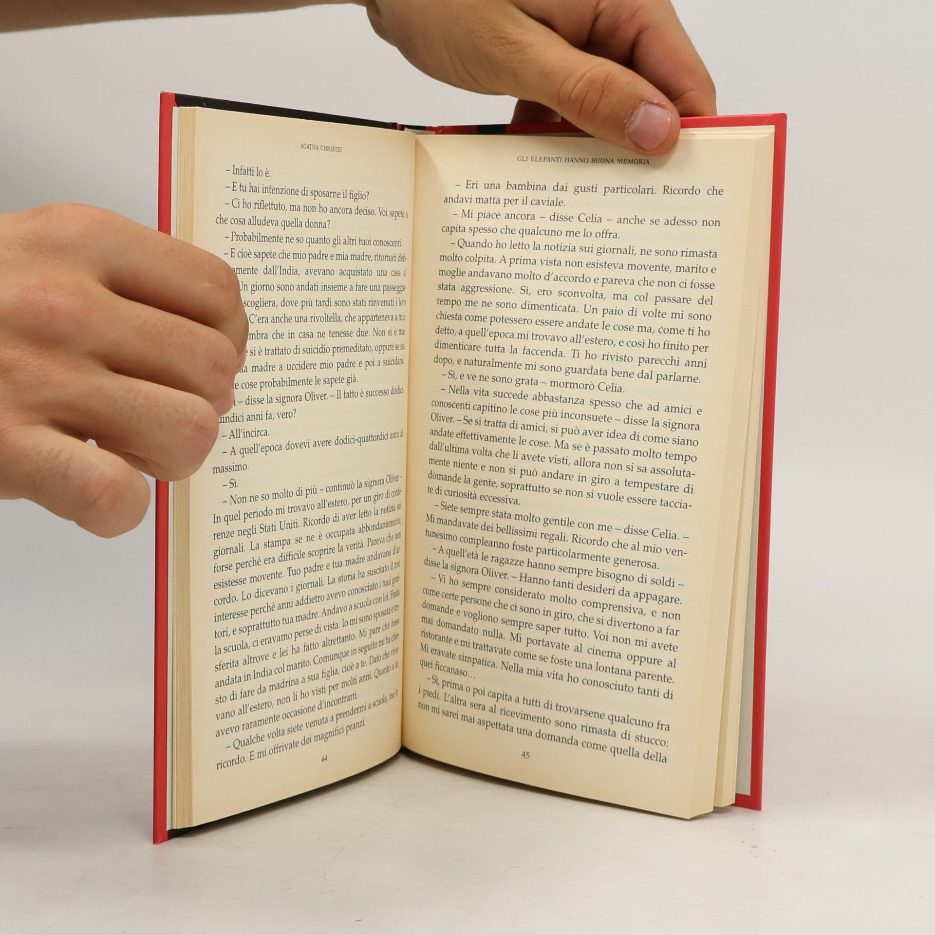 Agatha Christie Gli elefanti hanno buona memoria