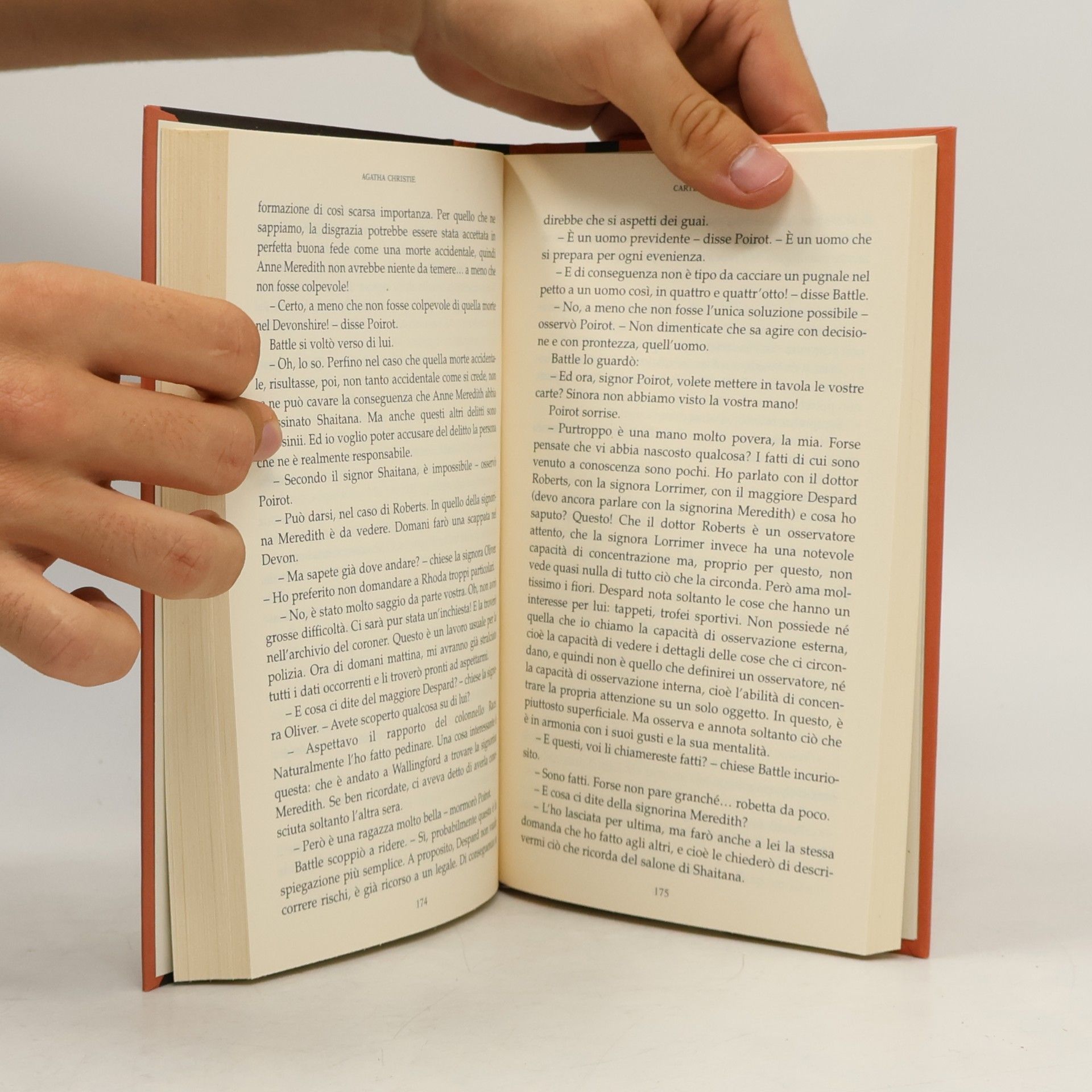 Agatha Christie Carte in tavola