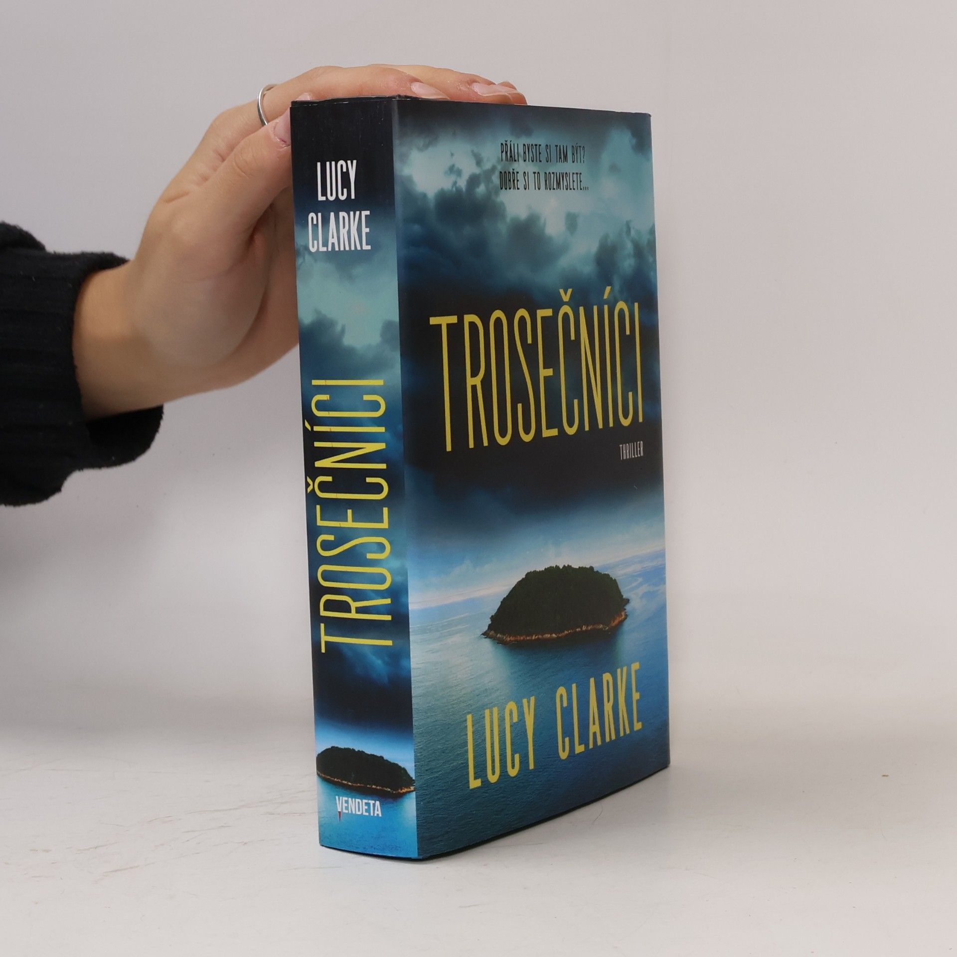 Lucy Clarke Trosečníci