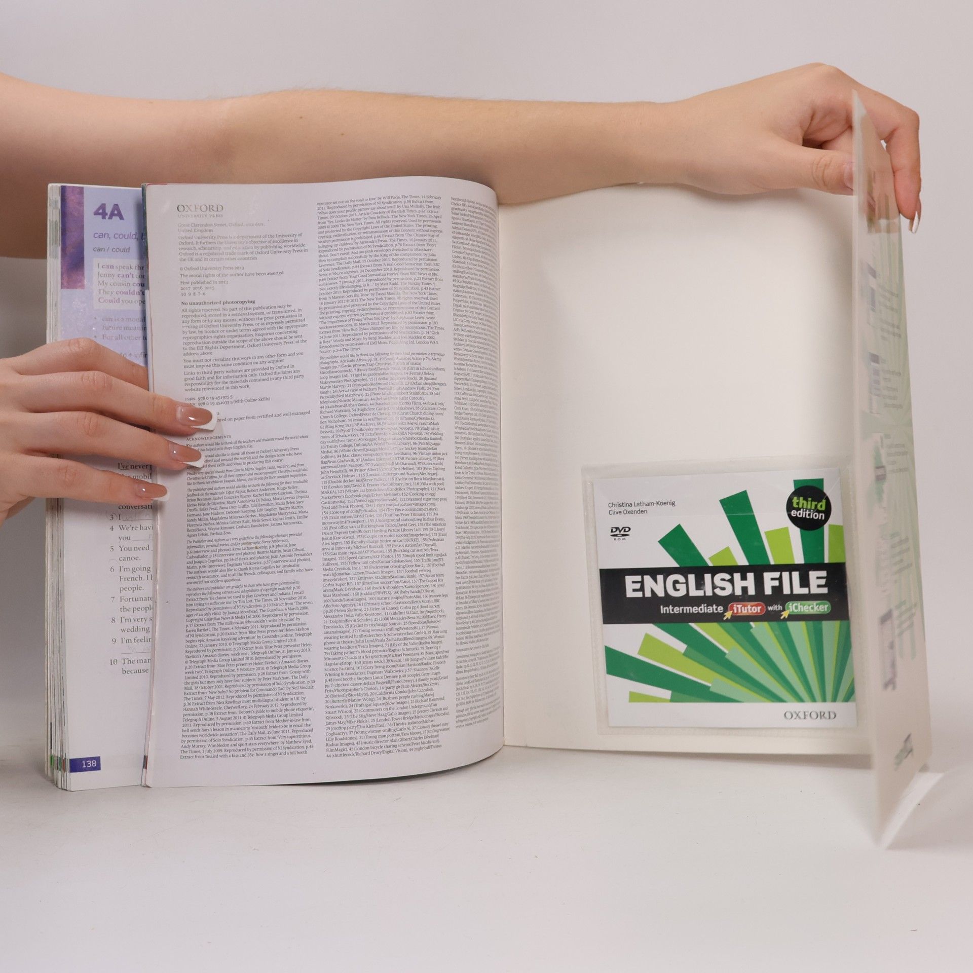 Clive Oxenden English file. Intermediate student's book