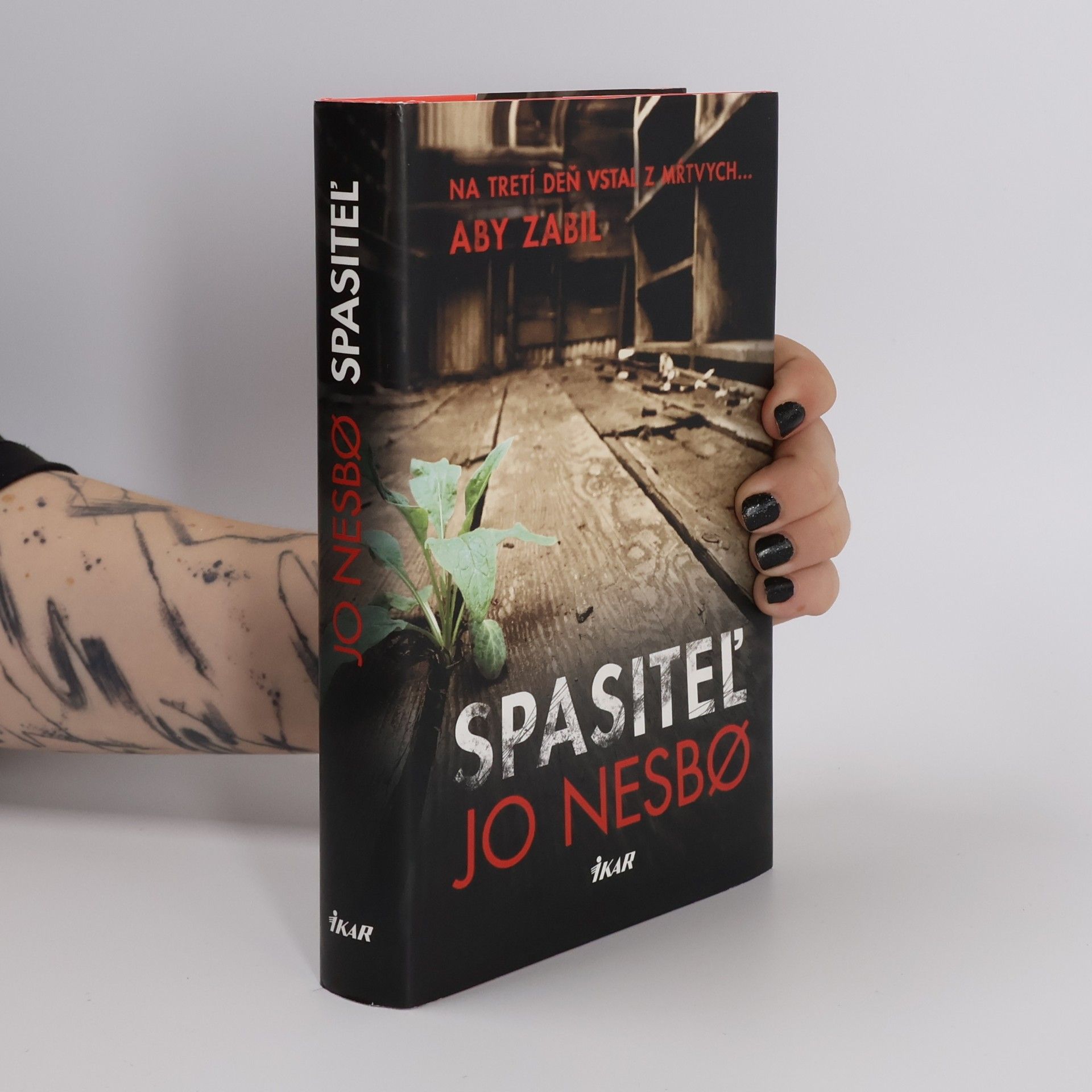 Jo Nesbø Spasitel'