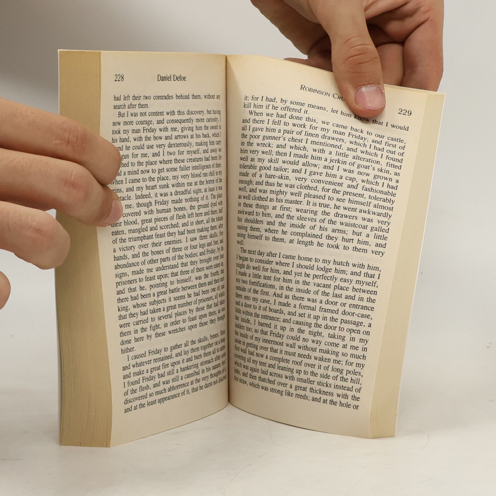 Daniel Defoe Robinson Crusoe - Complete and Unabridged