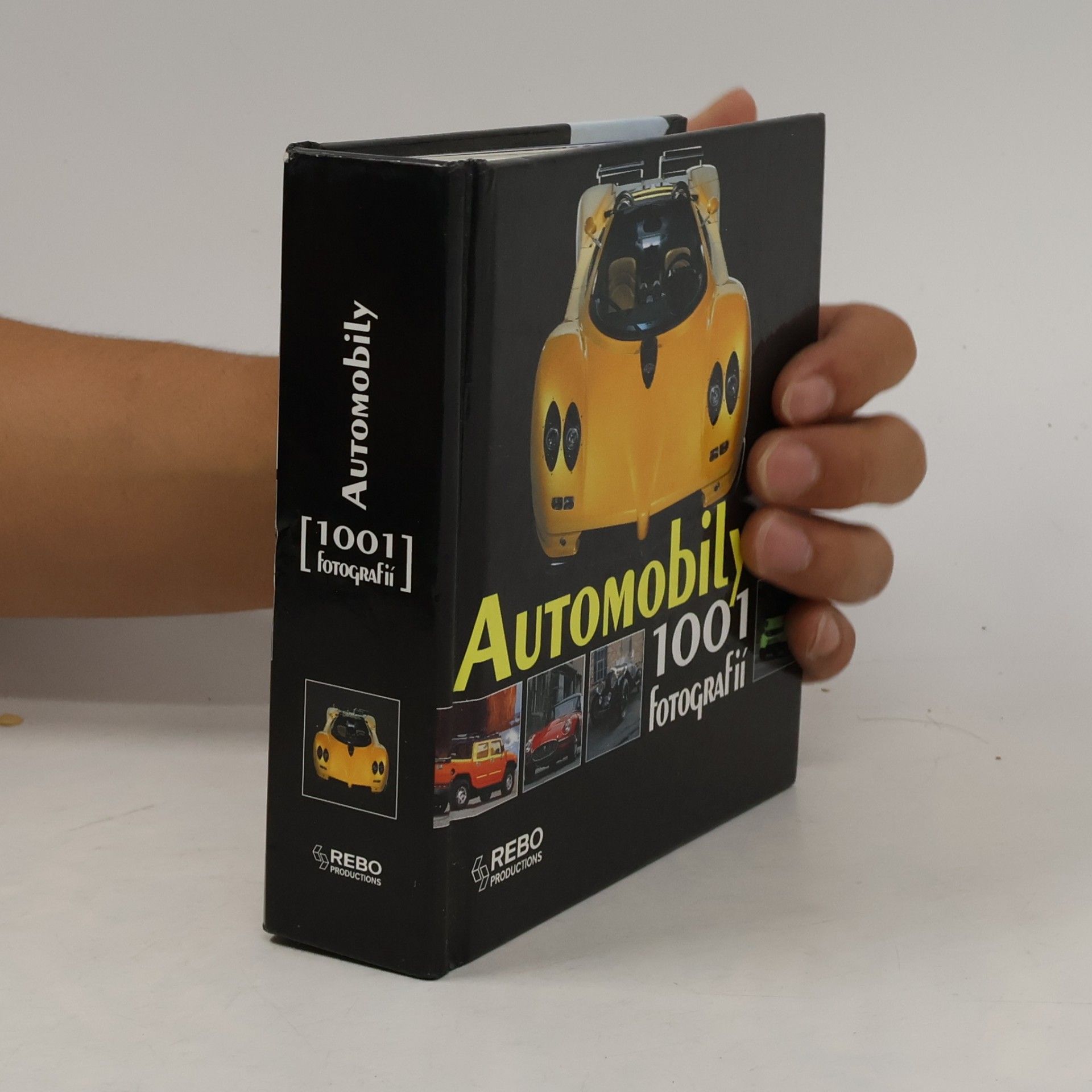 Automobily. 1001 fotografií