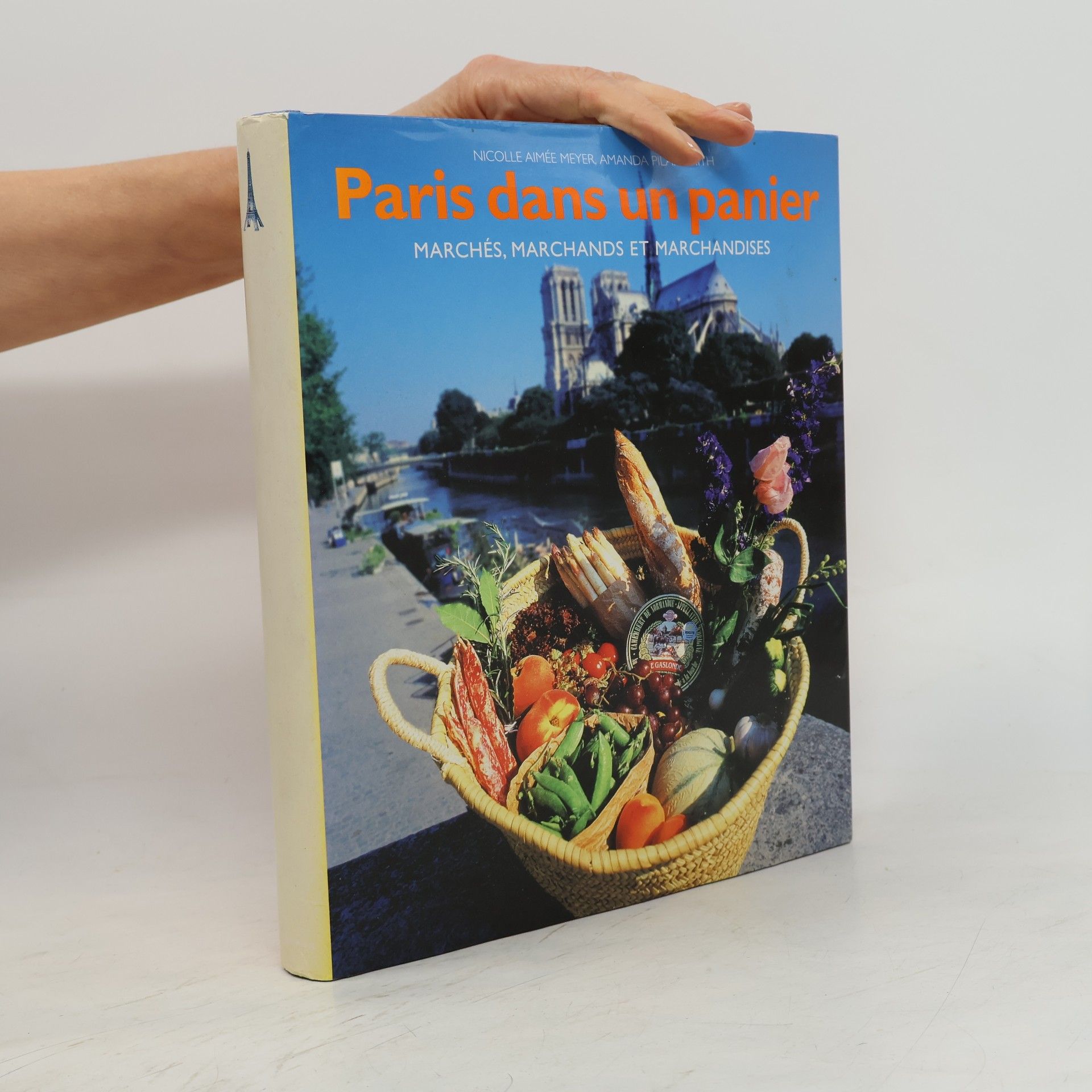 Amanda Pilar Smith Paris dans un panier