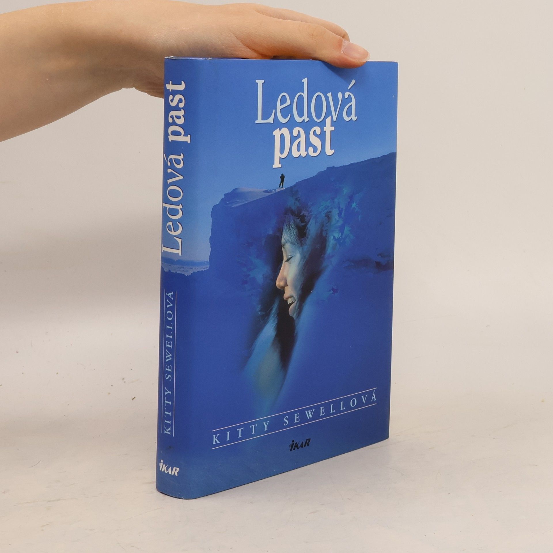Kitty Sewell Ledová past