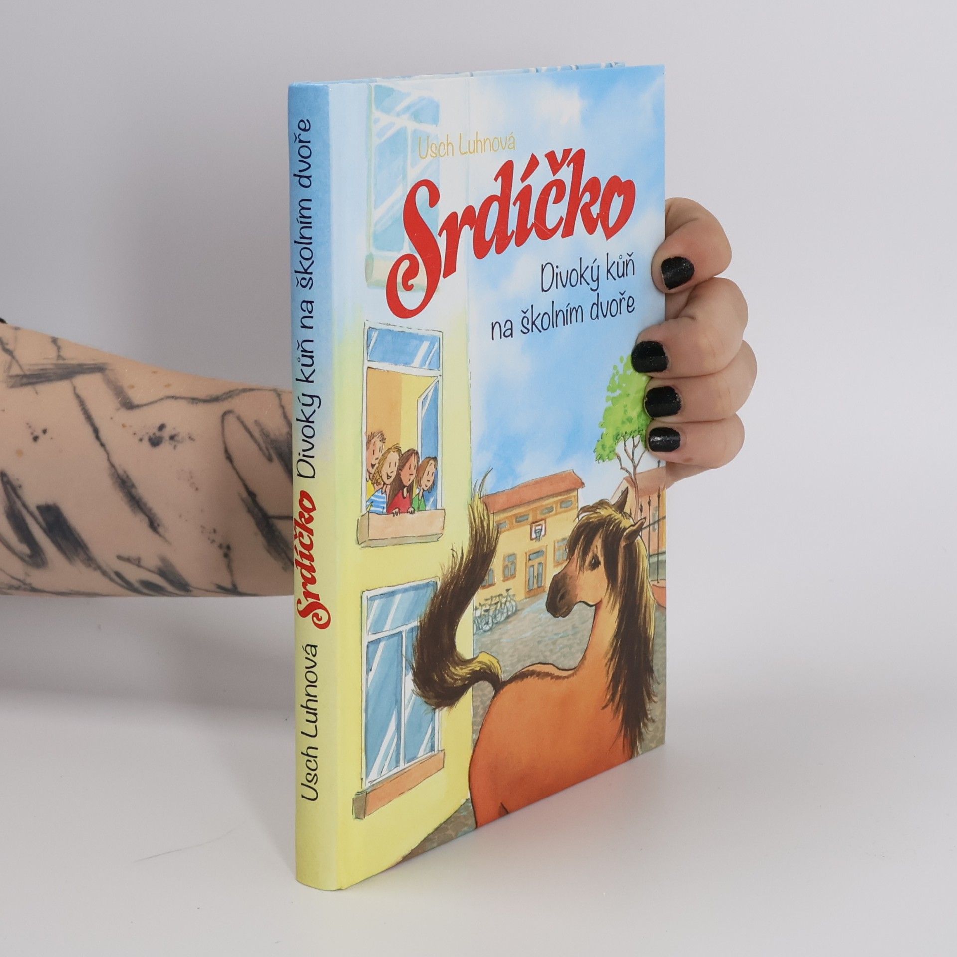 Usch Luhn Srdíčko. Divoký kůň na školním dvoře